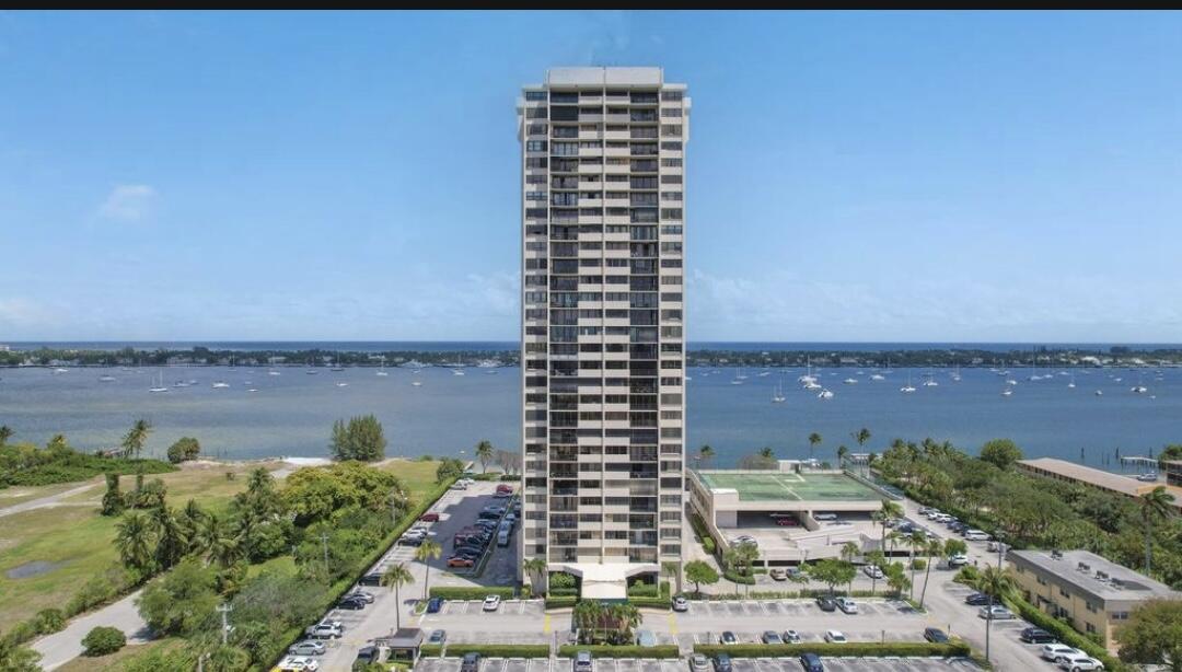 5600 N Flagler Drive 210