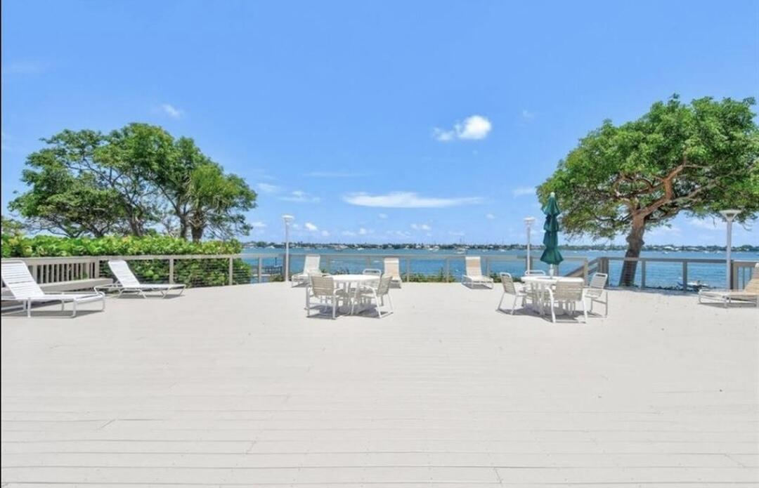 5600 N Flagler Drive 210