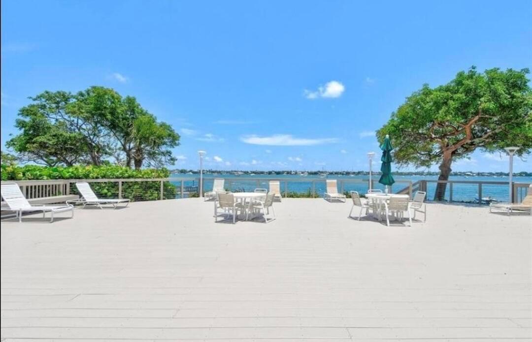 5600 N Flagler Drive 210