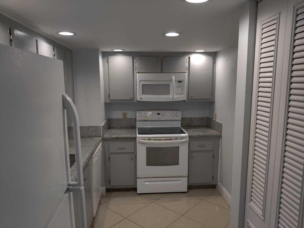 5600 N Flagler Drive 210