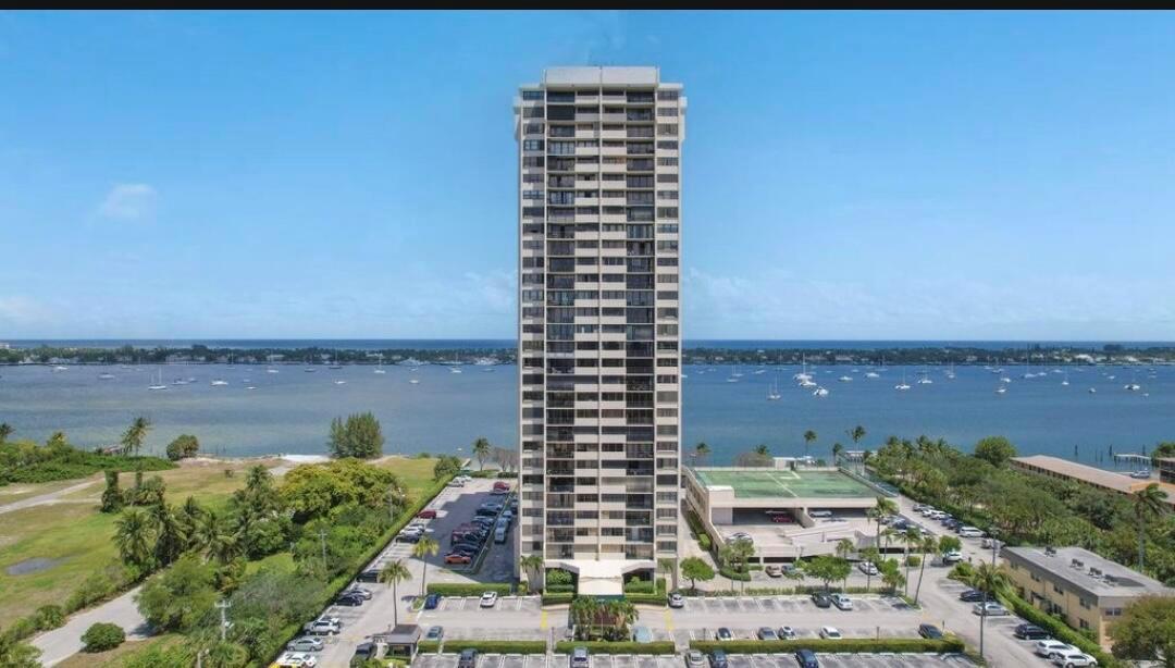 5600 N Flagler Drive 210