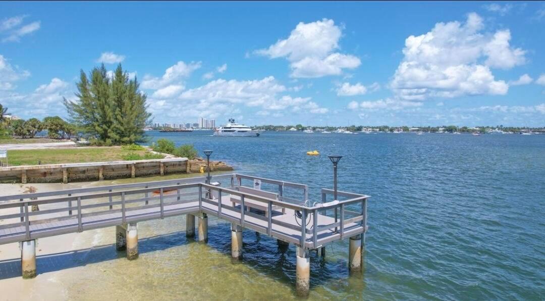 5600 N Flagler Drive 210