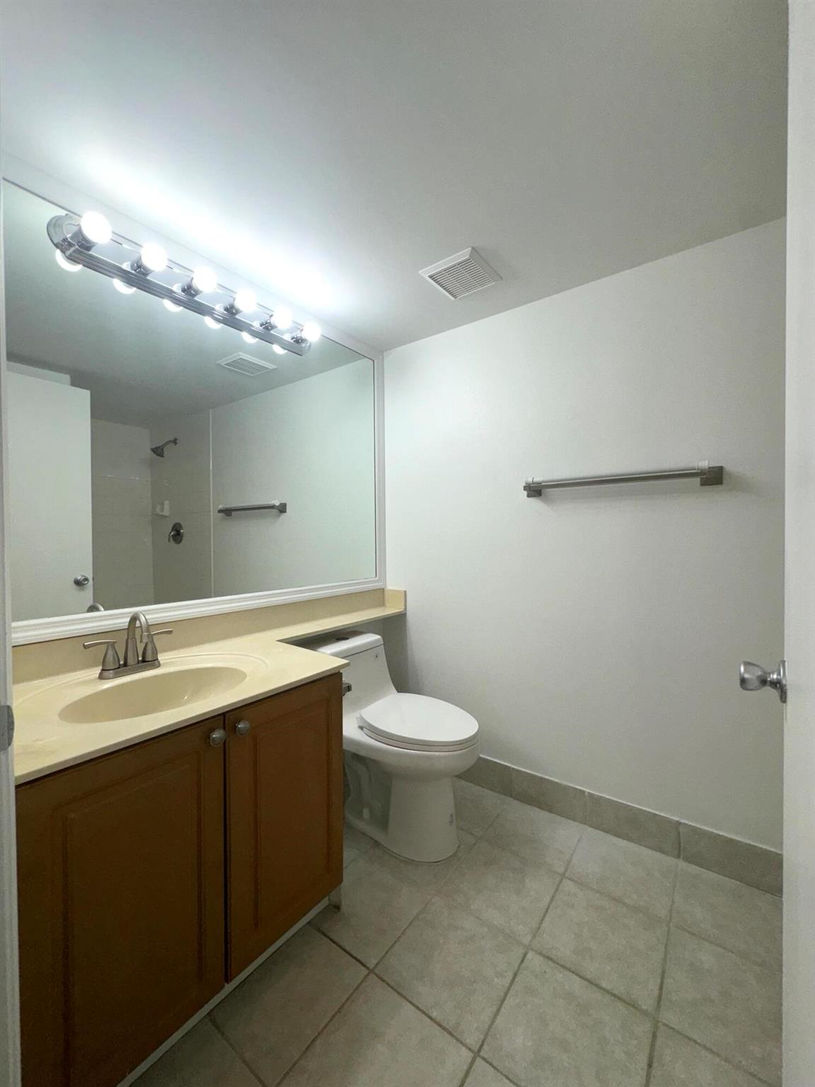 1300 Crestwood Court S 1319