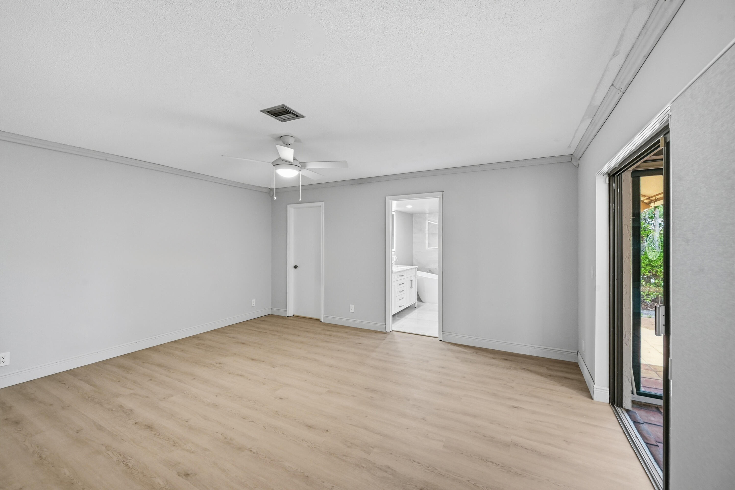 5935 Glenbrook Drive