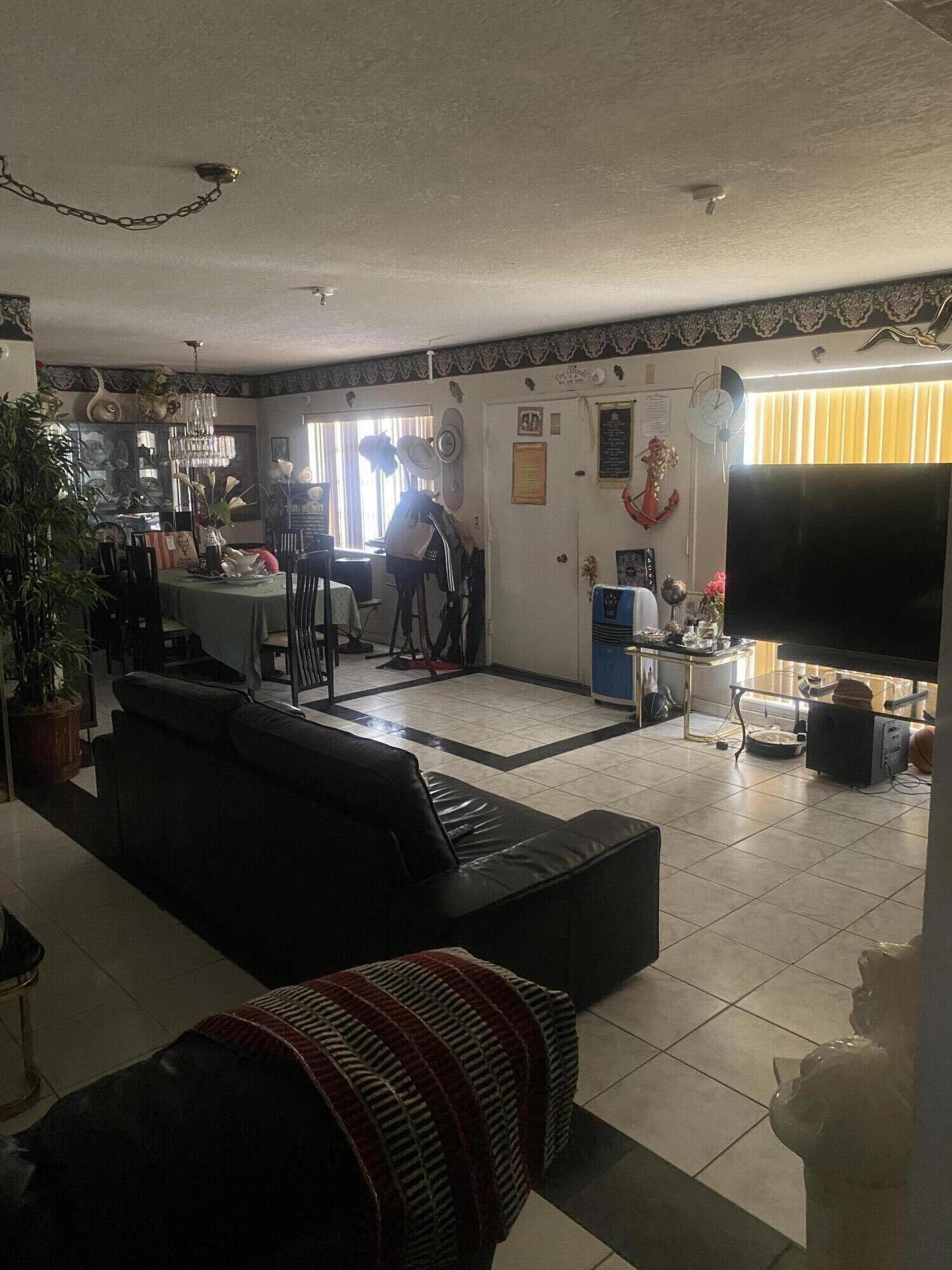 2732 NW 9th Terrace