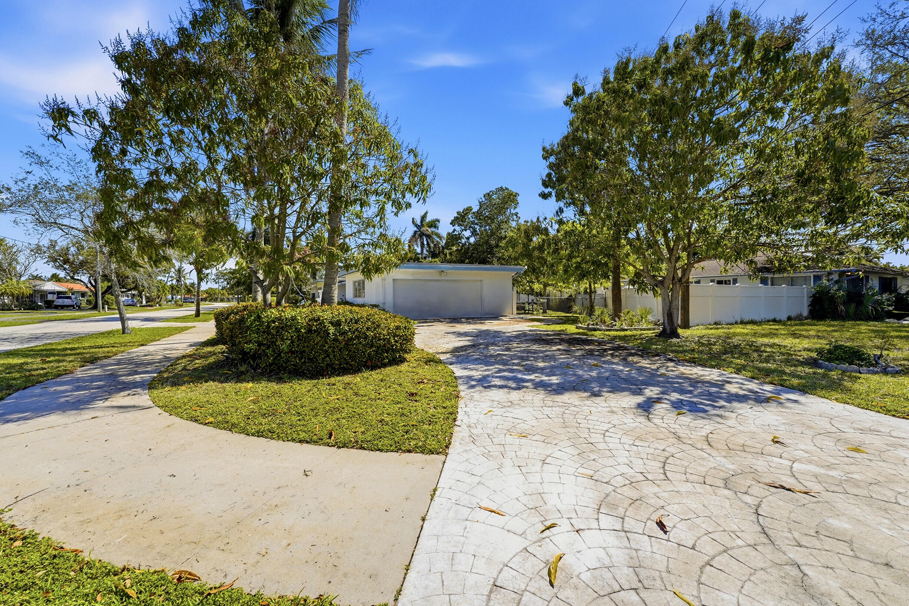 2732 NW 9th Terrace