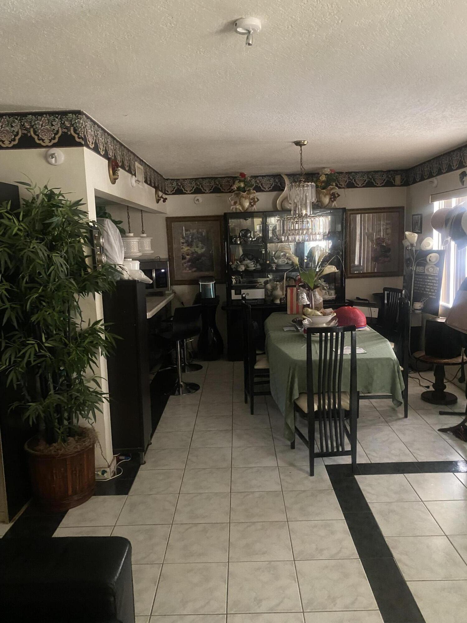 2732 NW 9th Terrace