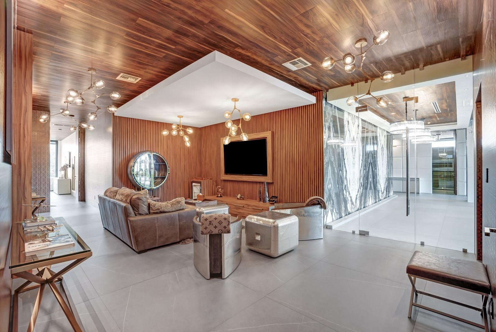 671 Middle River Drive