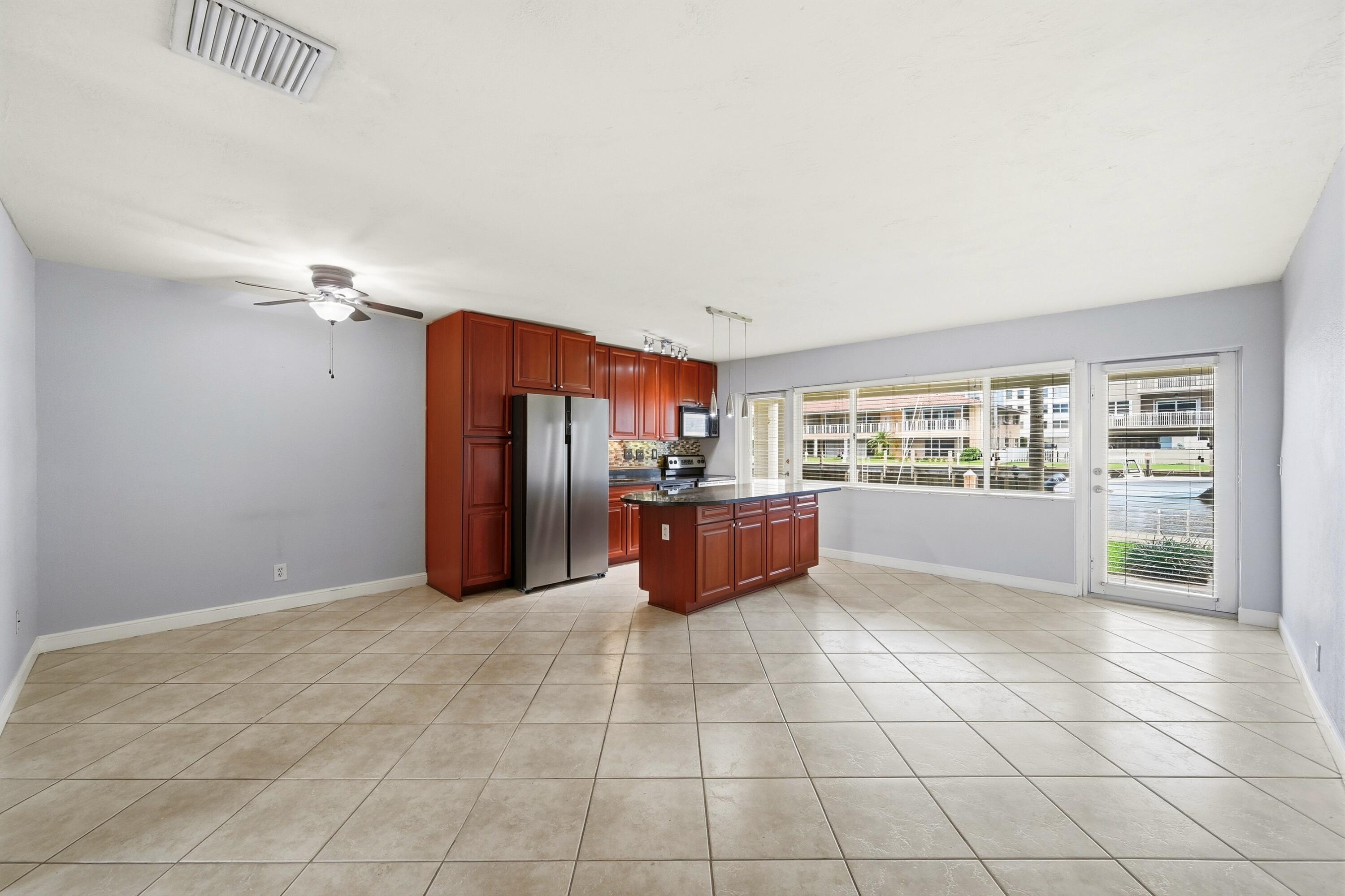 2881 NE 32nd Street 118