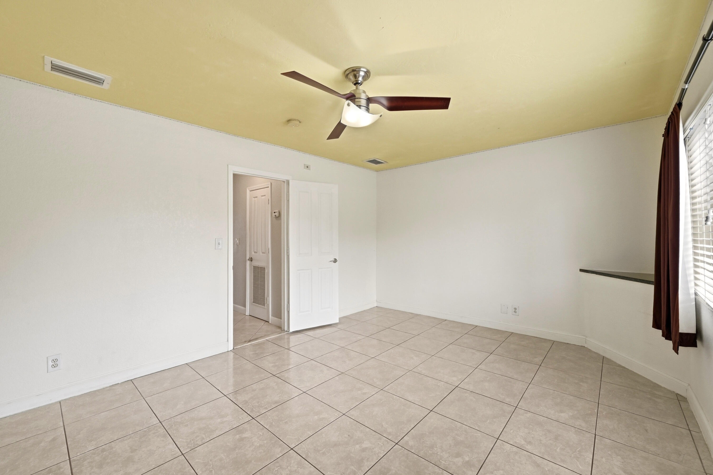 2881 NE 32nd Street 118