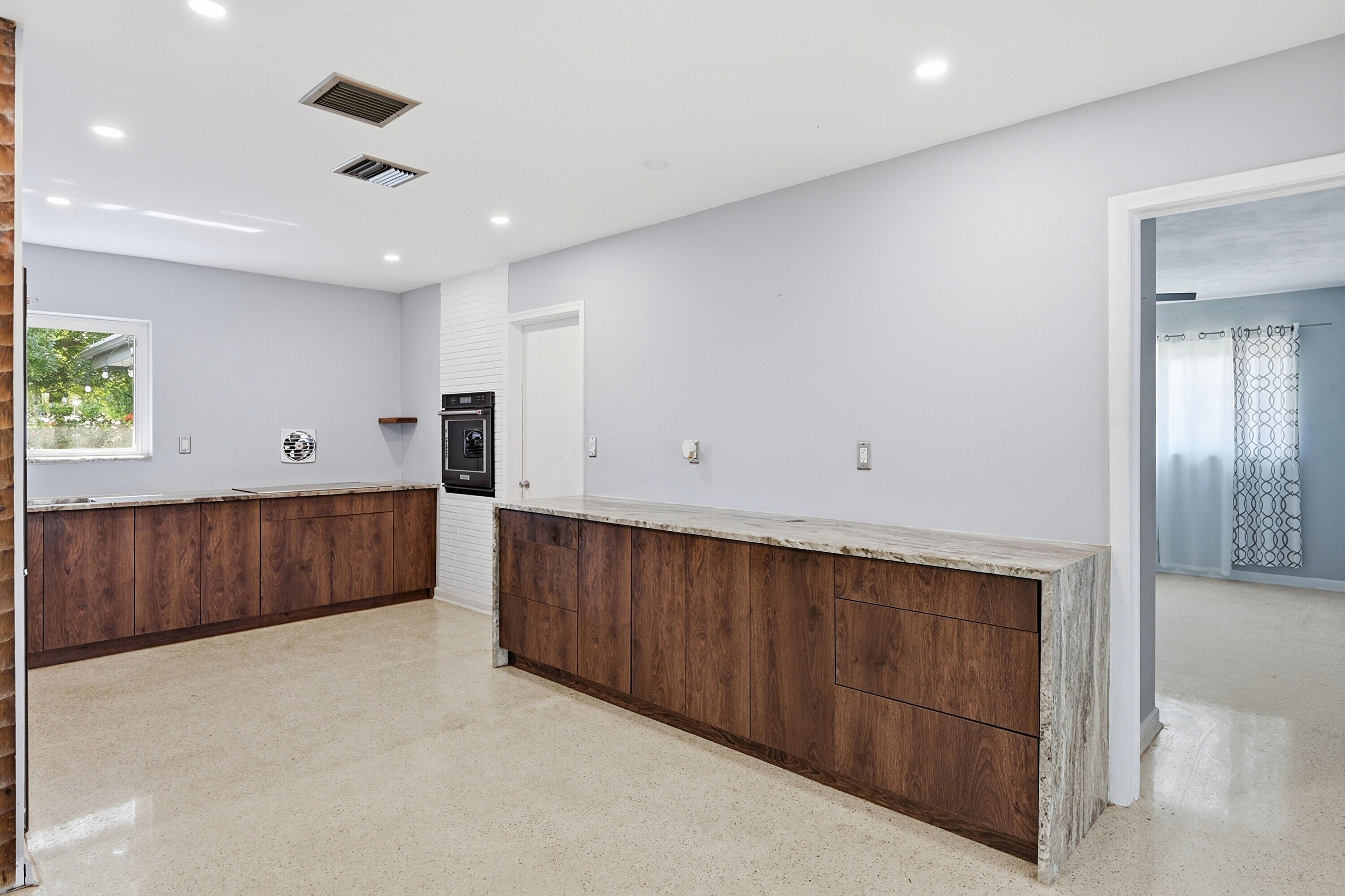 370 SW 13th Street