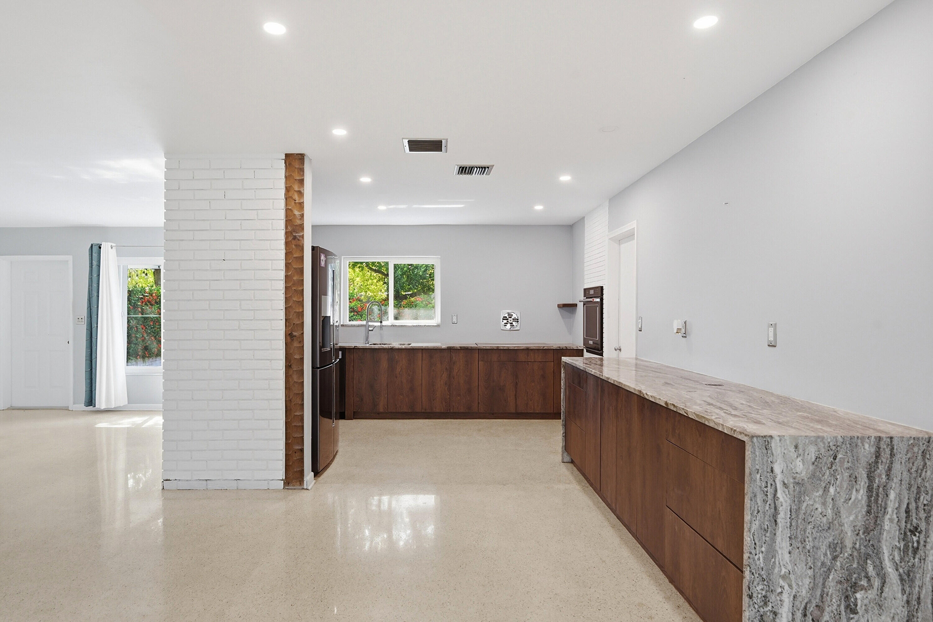 370 SW 13th Street