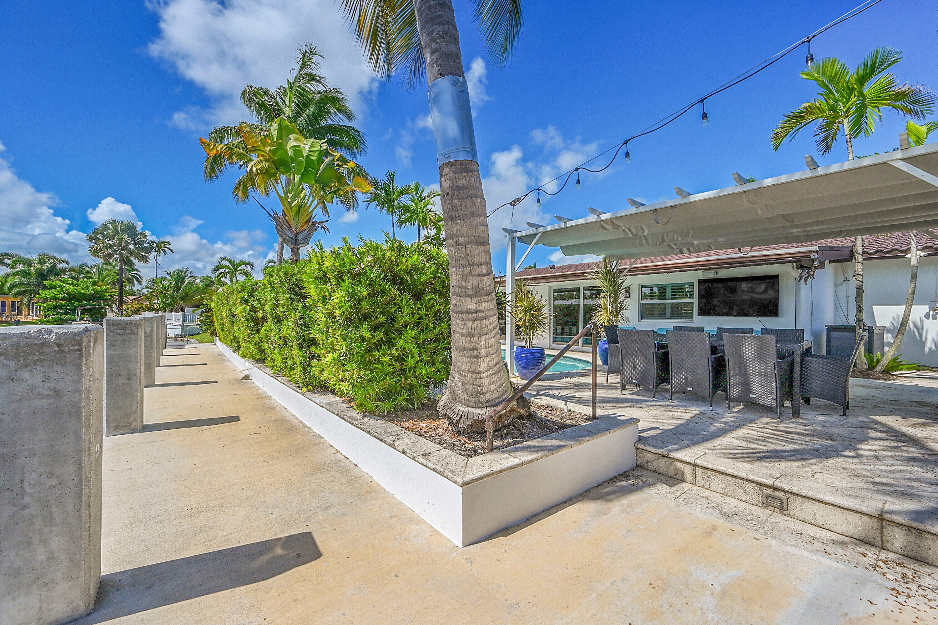 1080 SE 9TH Avenue