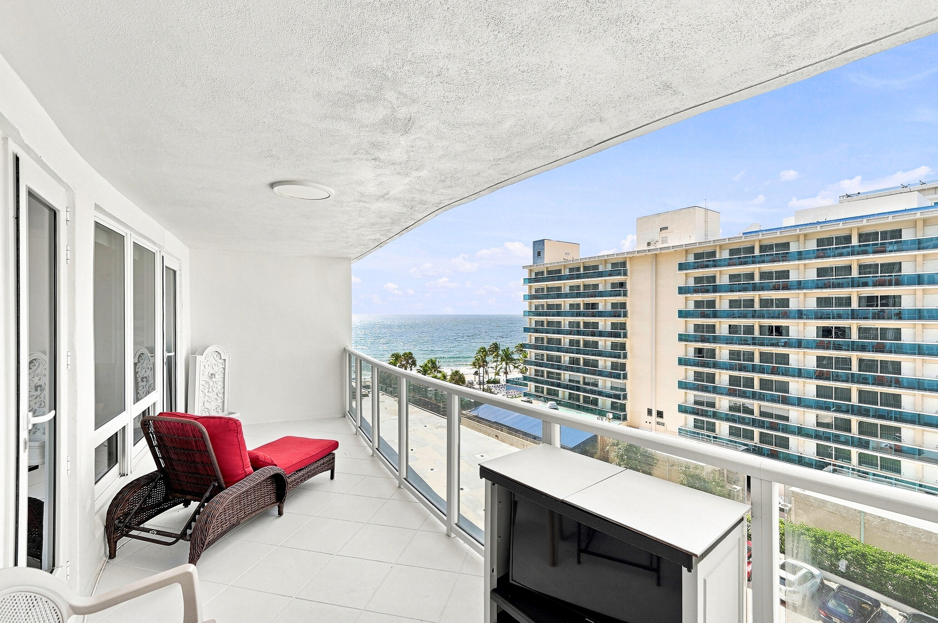 4100 GALT OCEAN 604