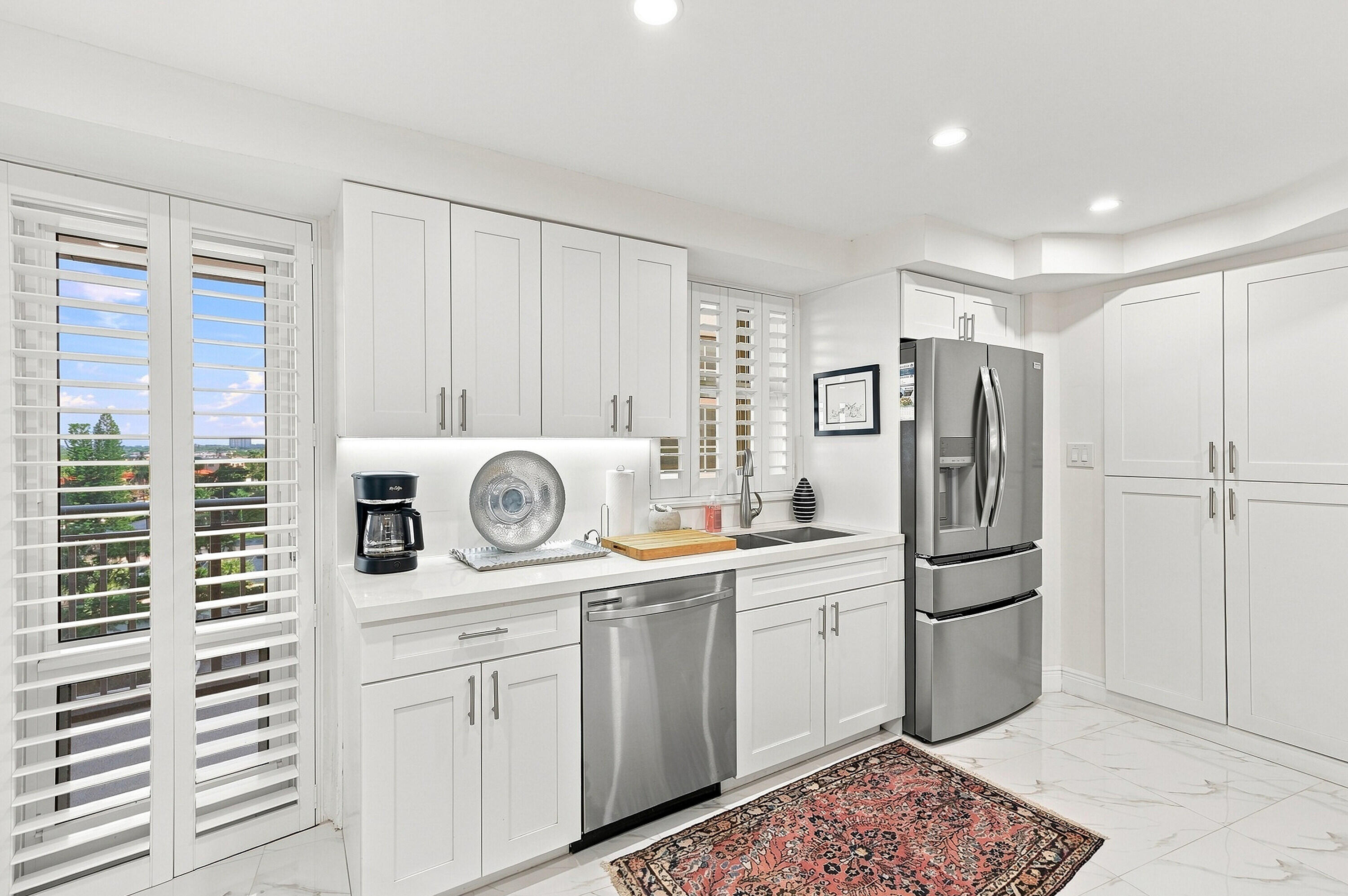 4100 GALT OCEAN 604