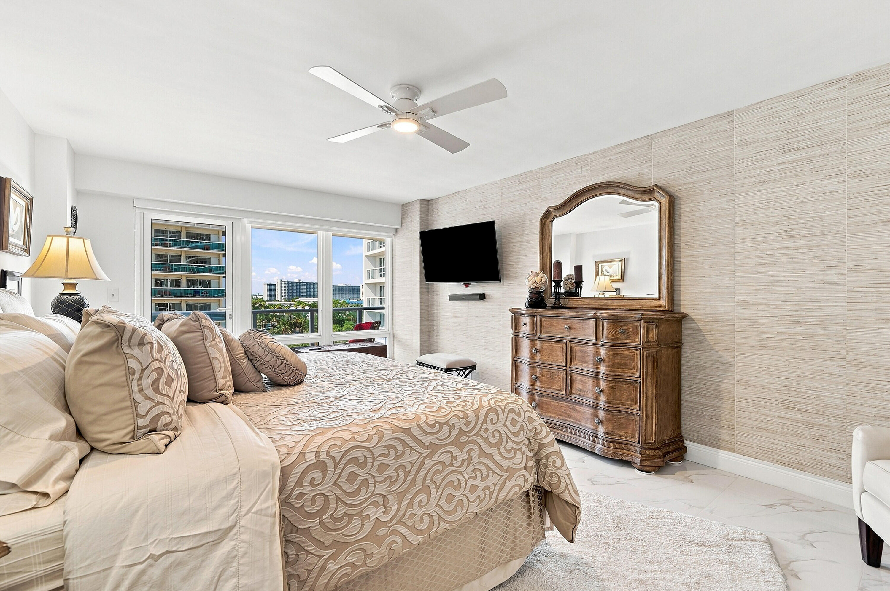 4100 GALT OCEAN 604