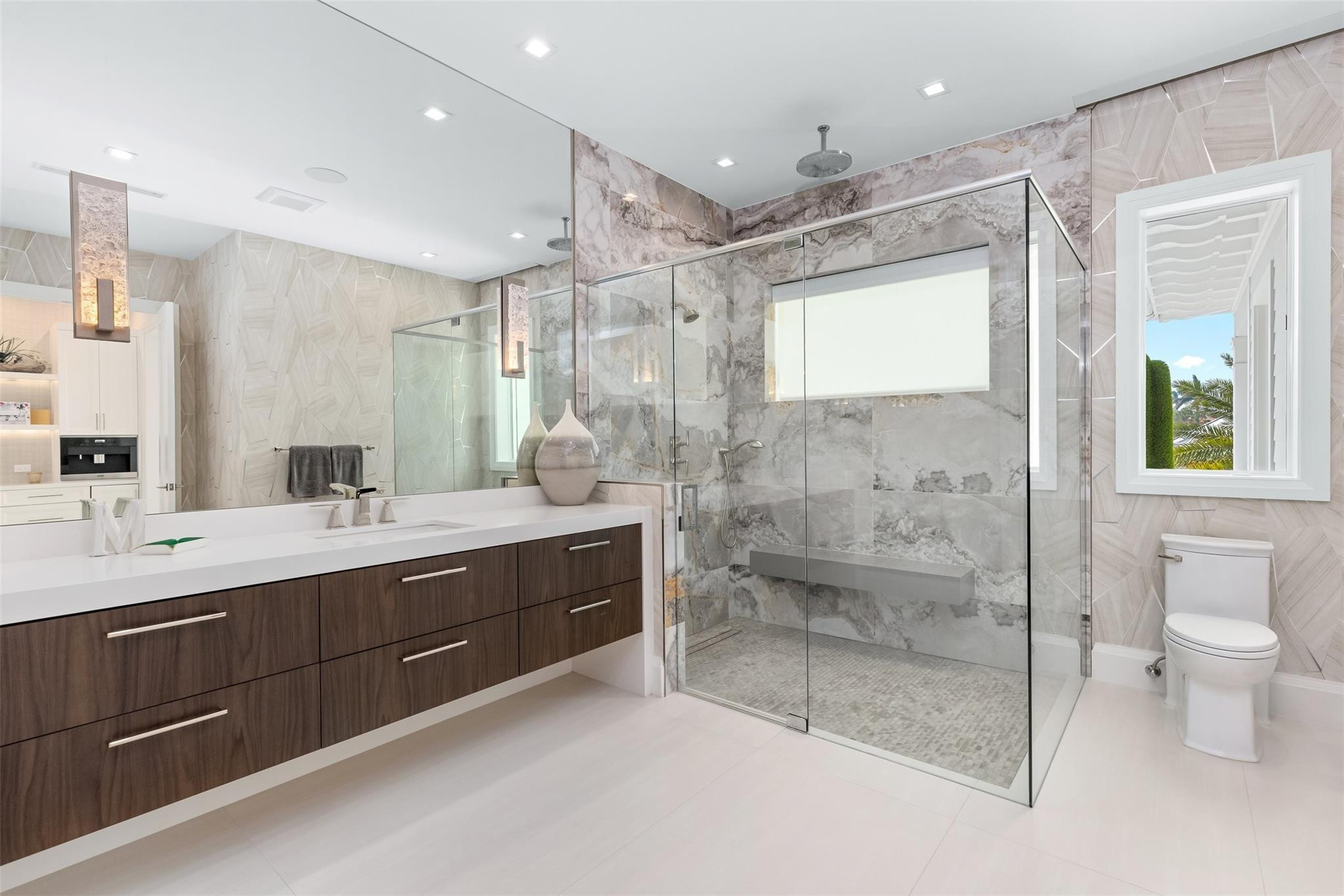 2520 DEL LAGO Drive
