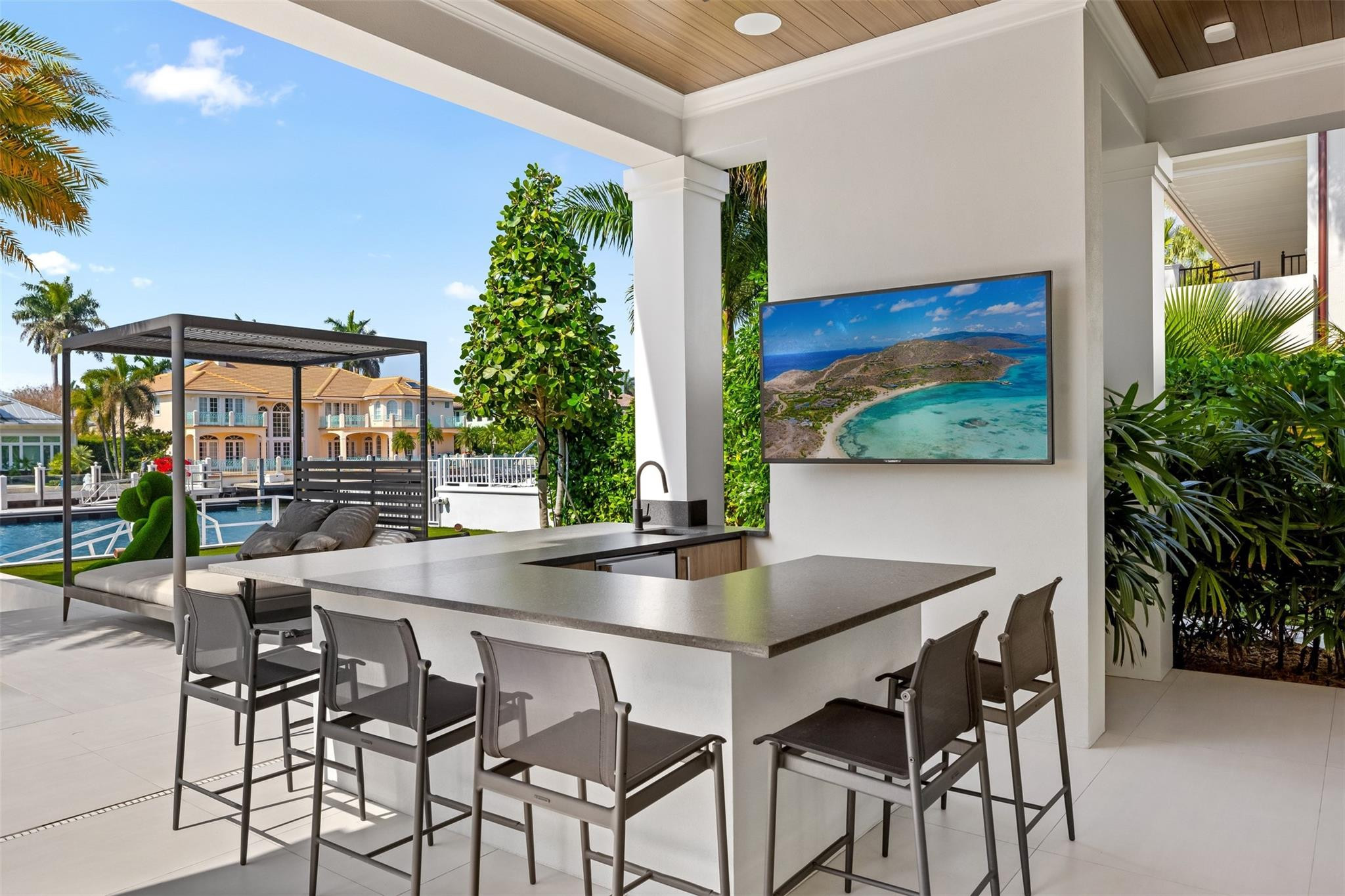 2520 DEL LAGO Drive