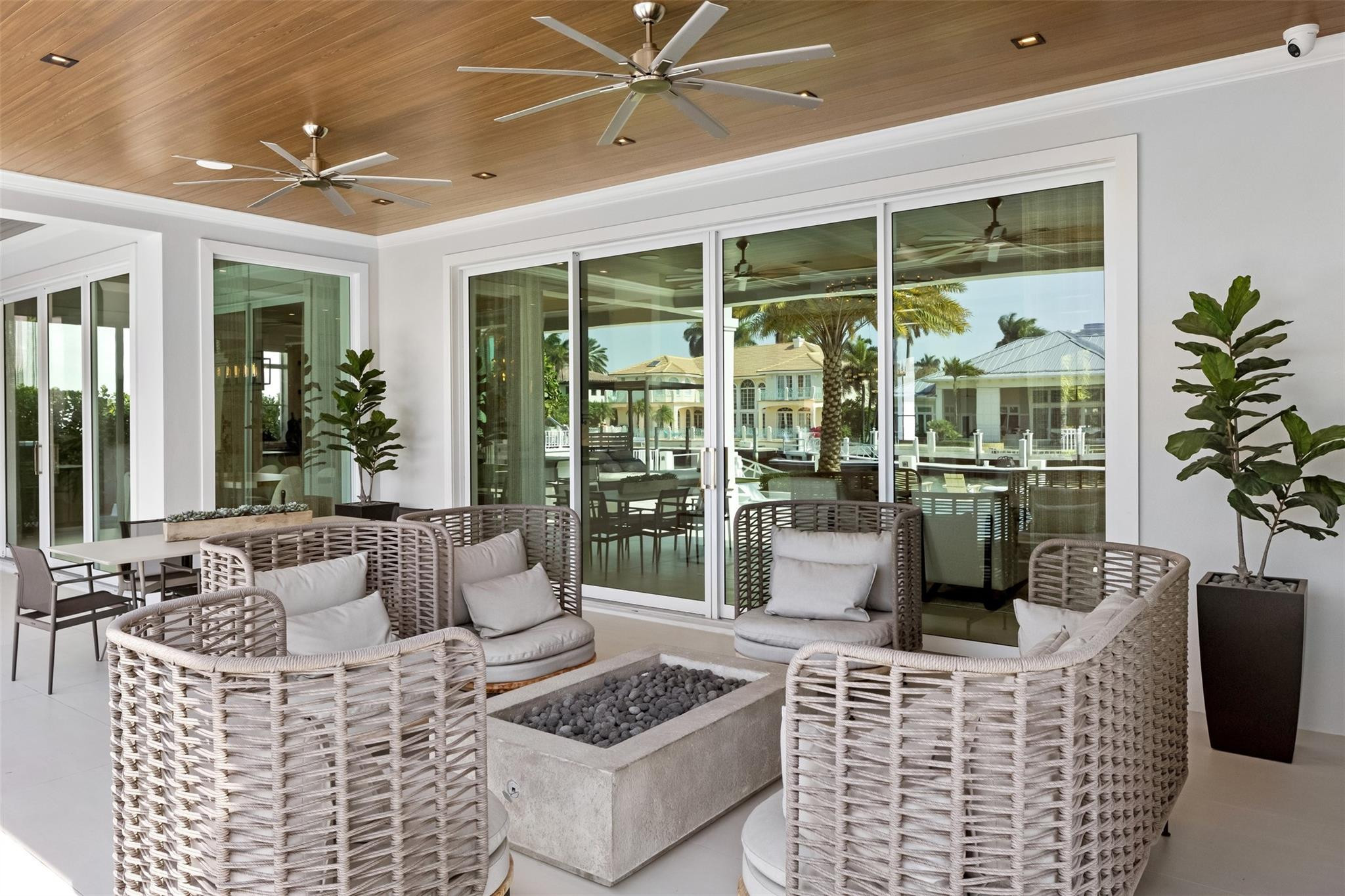 2520 DEL LAGO Drive