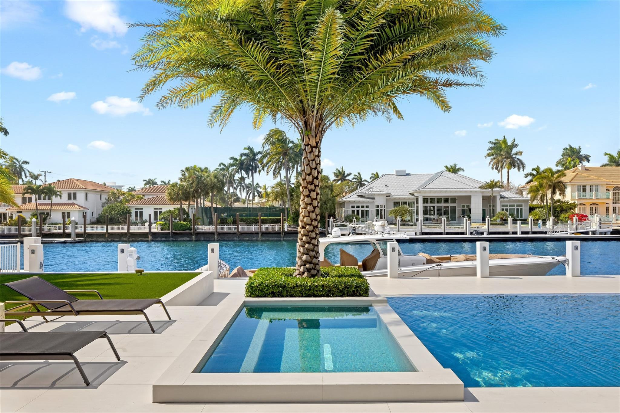 2520 DEL LAGO Drive