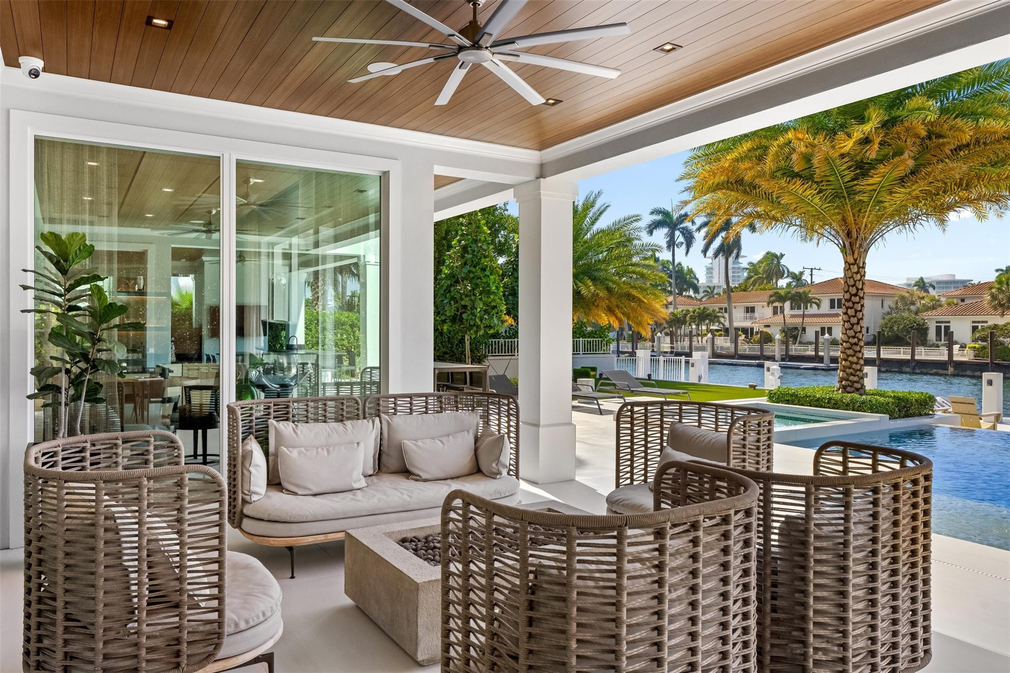 2520 DEL LAGO Drive