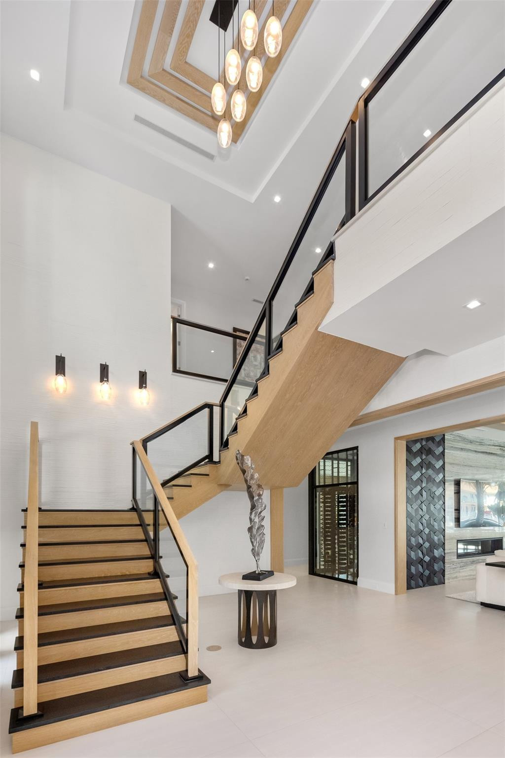 2520 DEL LAGO Drive
