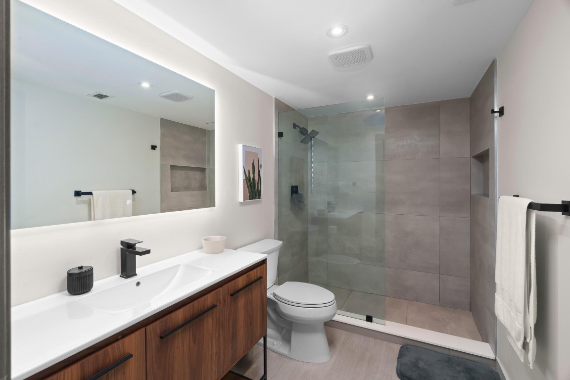 5951 Wellesley Park Dr 707