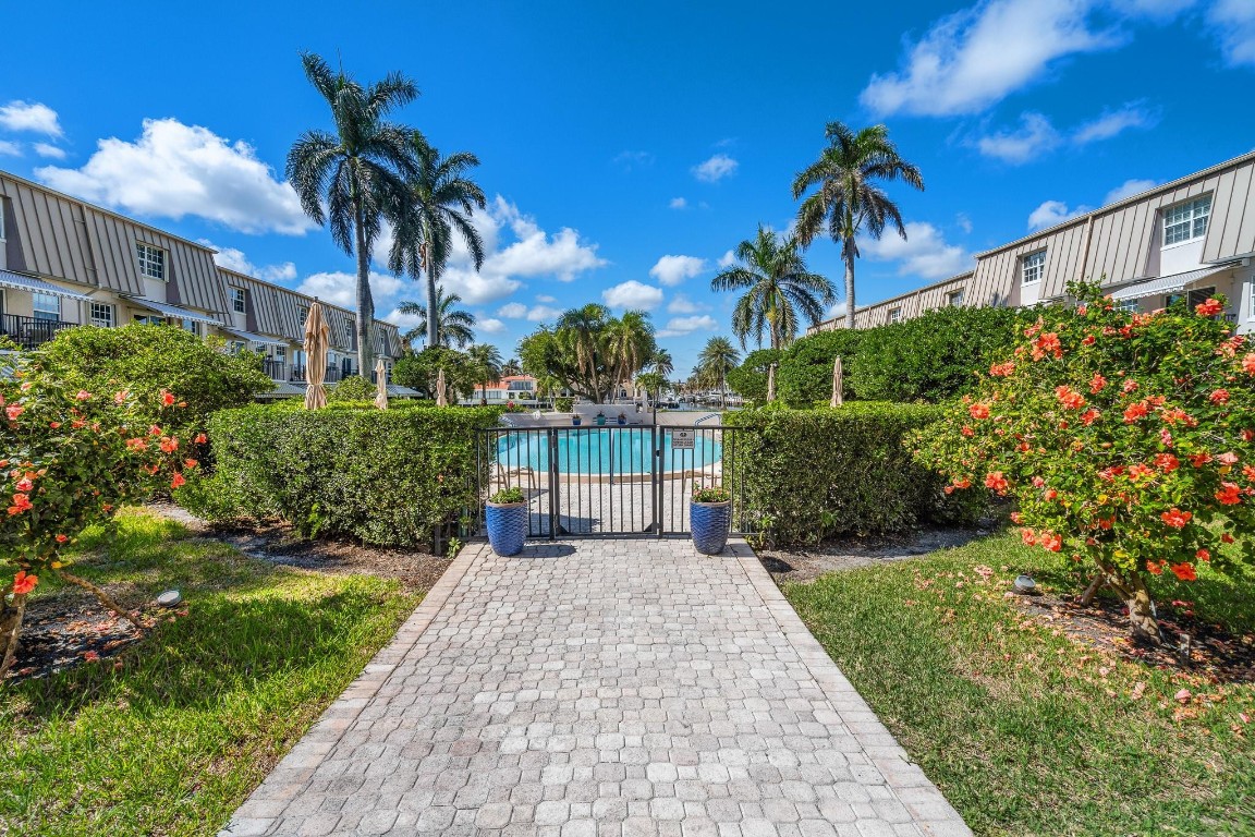 2000 S Ocean Blvd 204