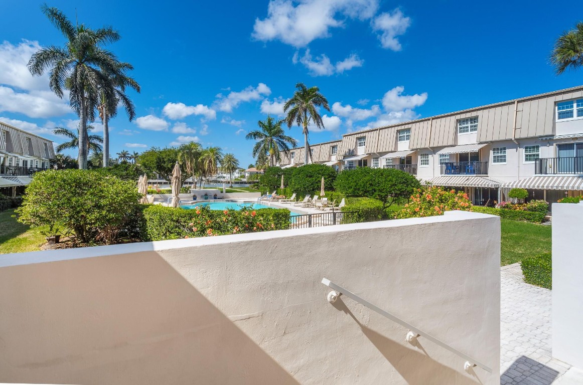 2000 S Ocean Blvd 204