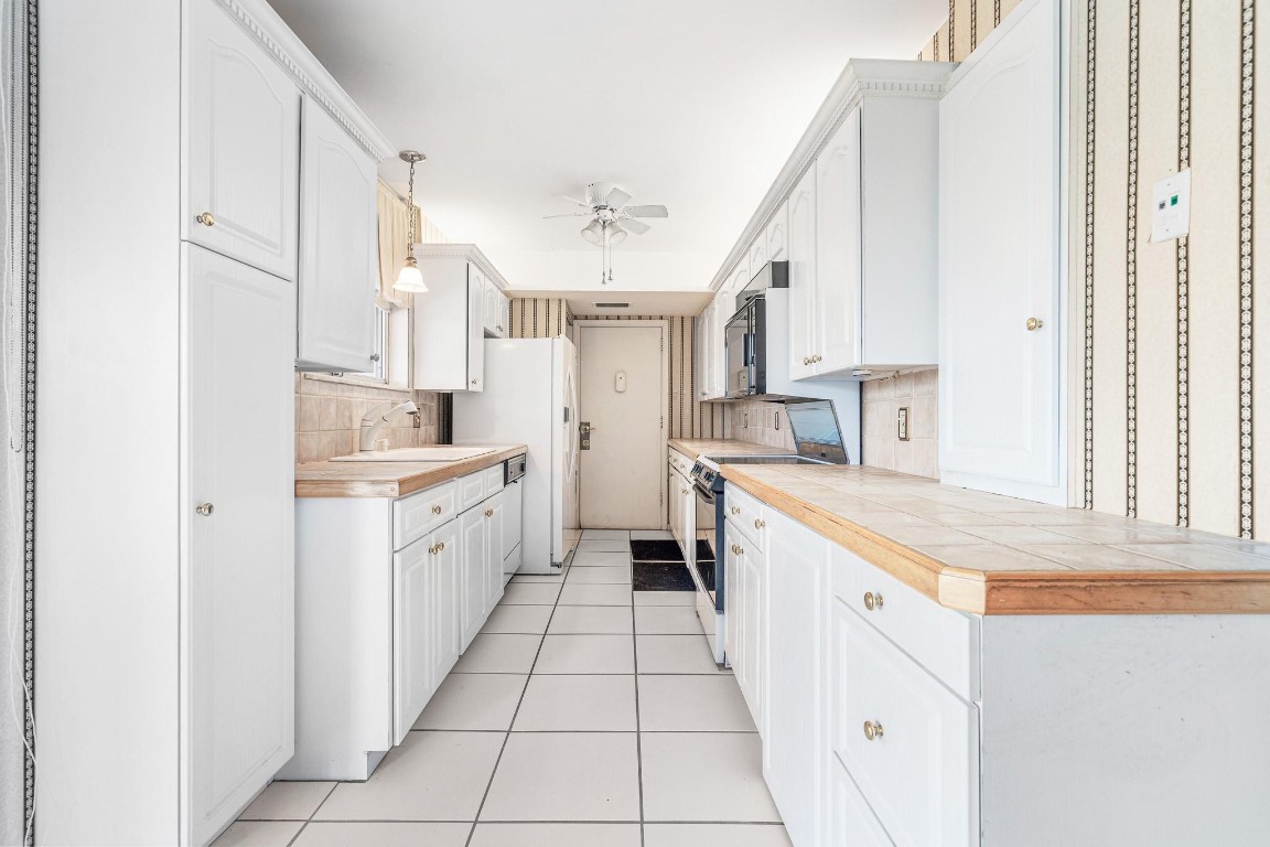 2000 S Ocean Blvd 204