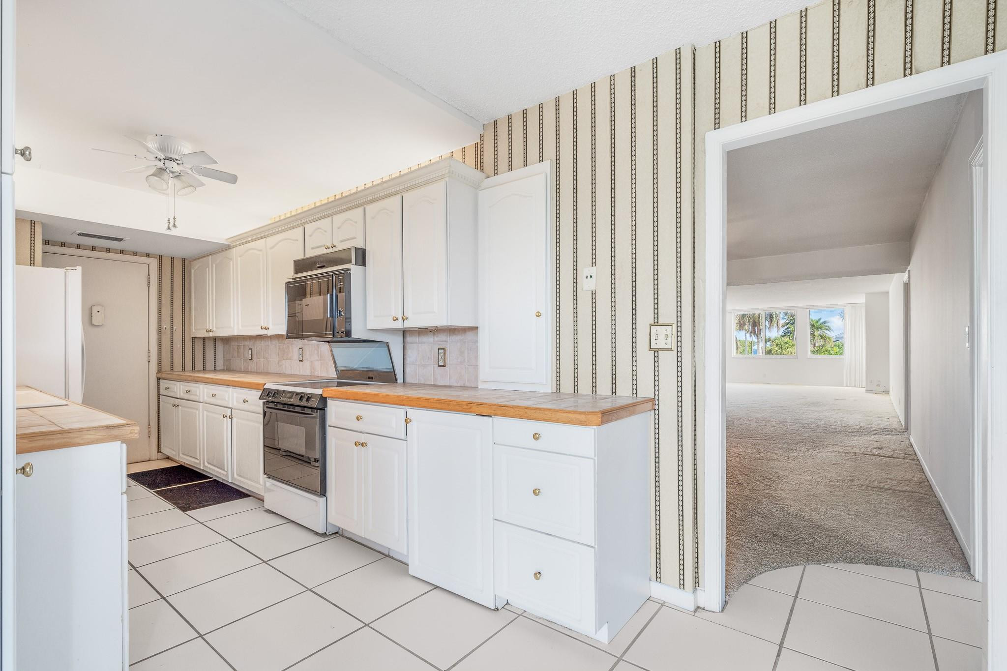 2000 S Ocean Blvd 204
