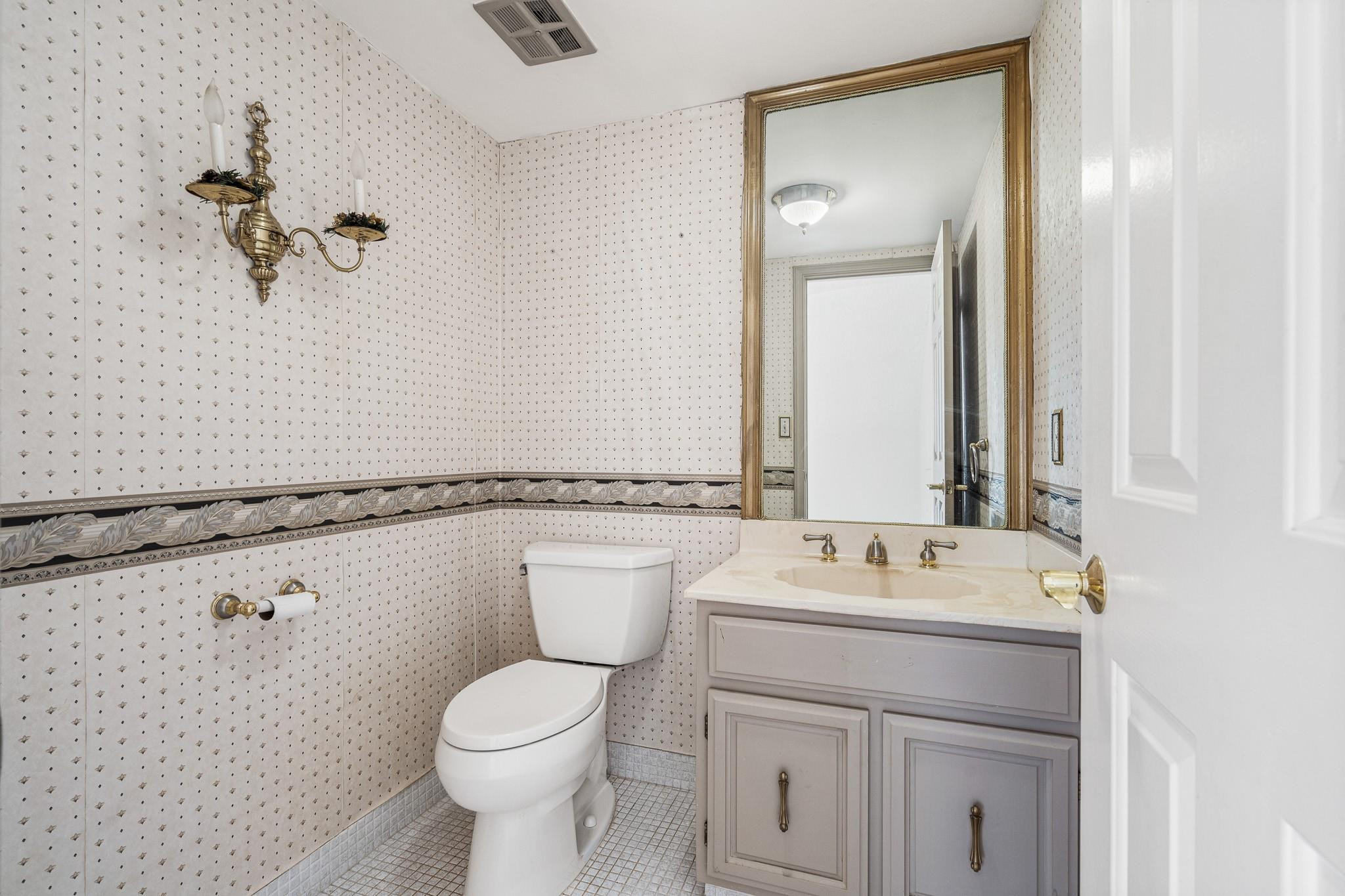 2000 S Ocean Blvd 204