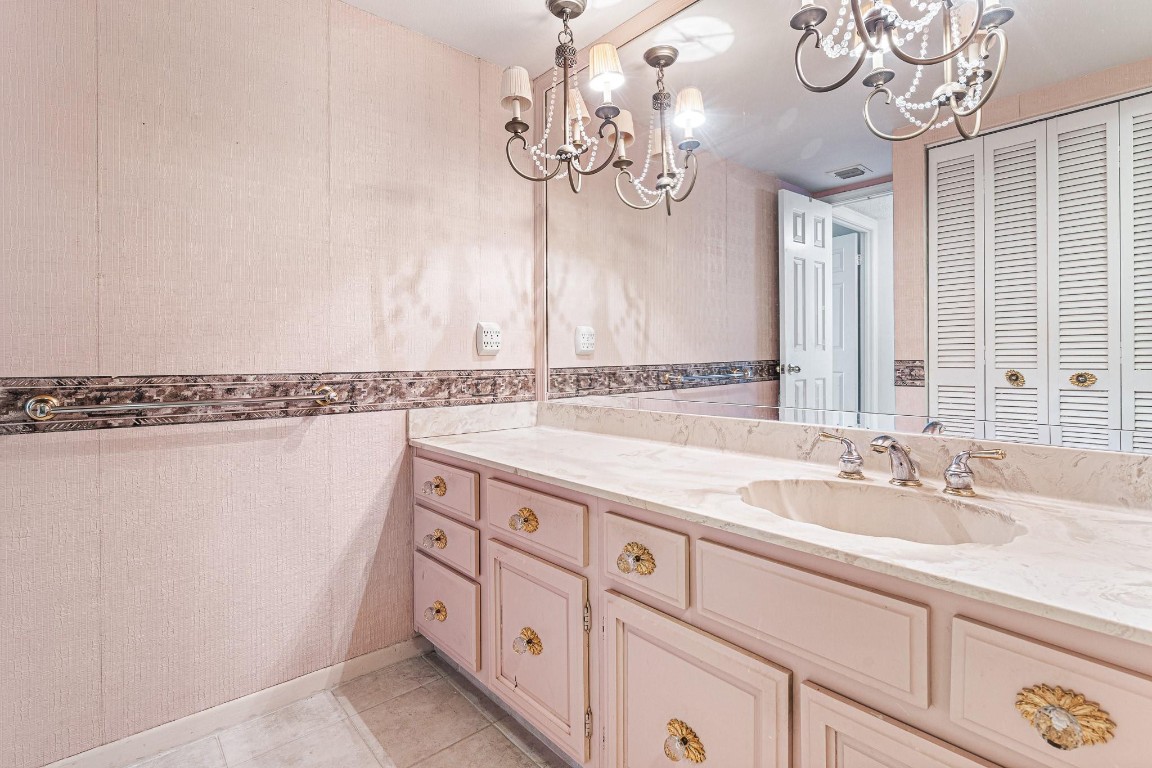 2000 S Ocean Blvd 204