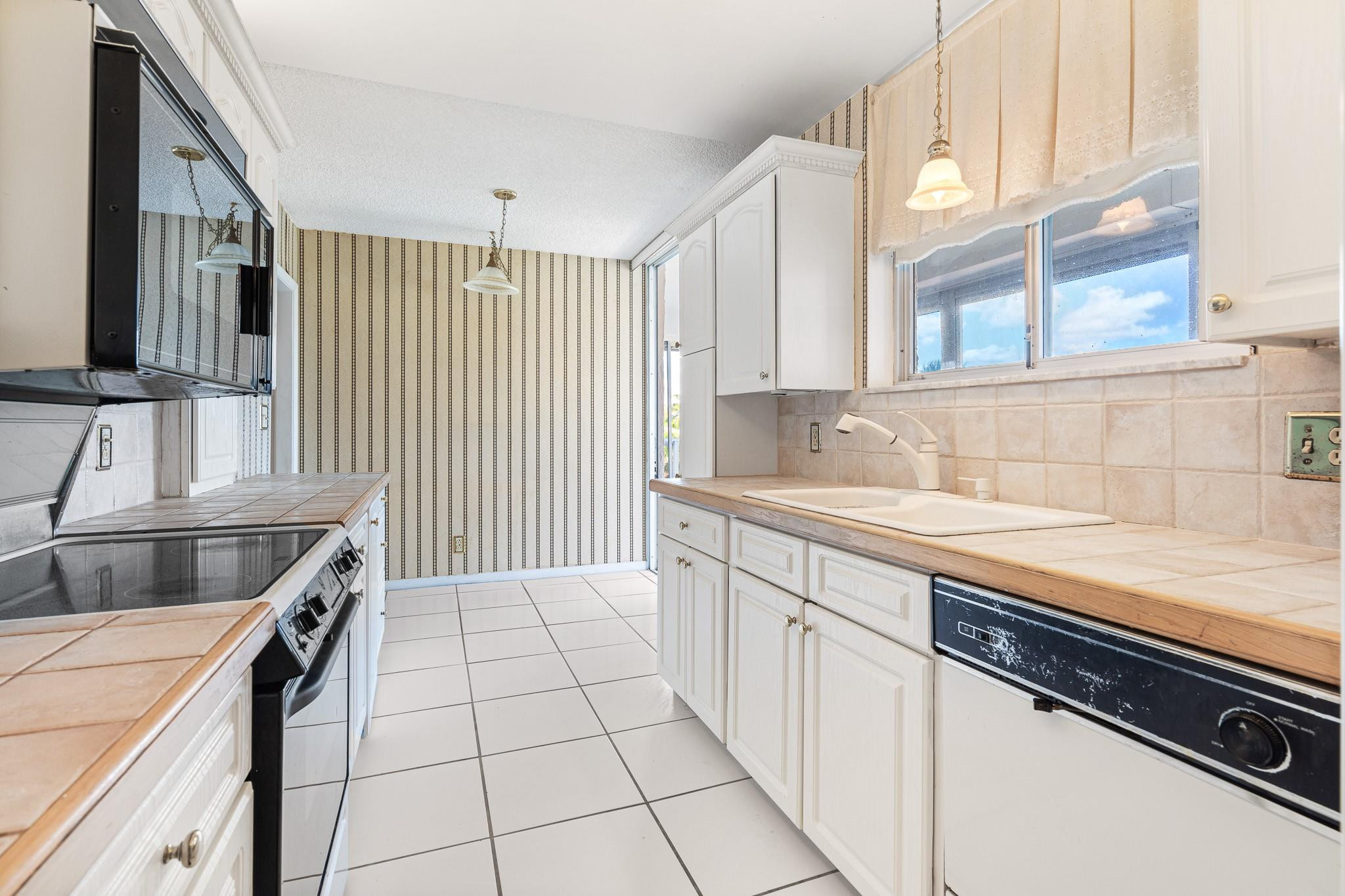 2000 S Ocean Blvd 204