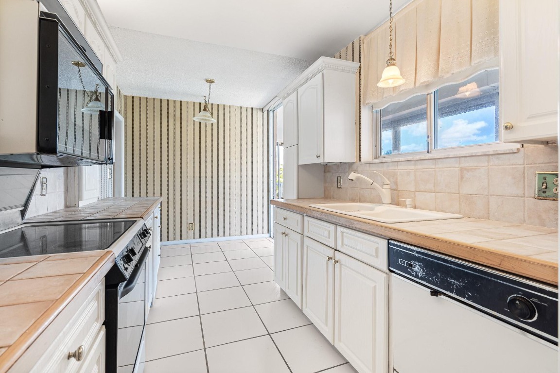 2000 S Ocean Blvd 204