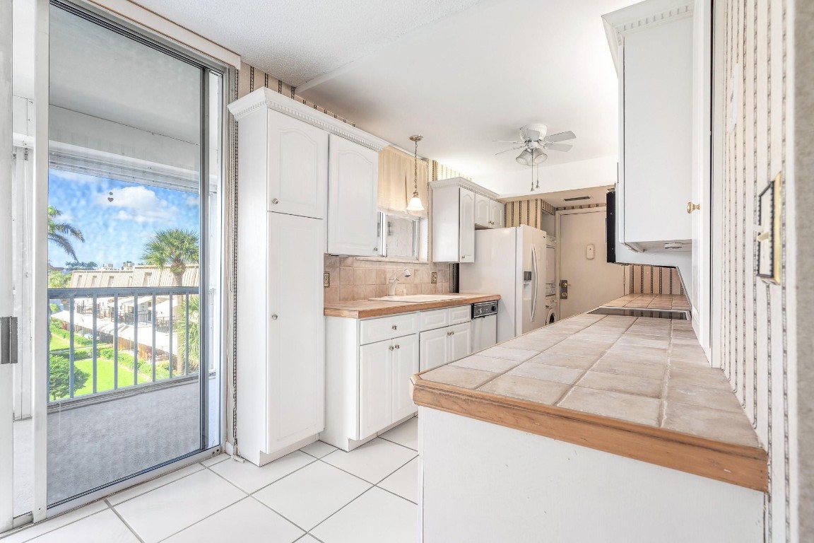 2000 S Ocean Blvd 204