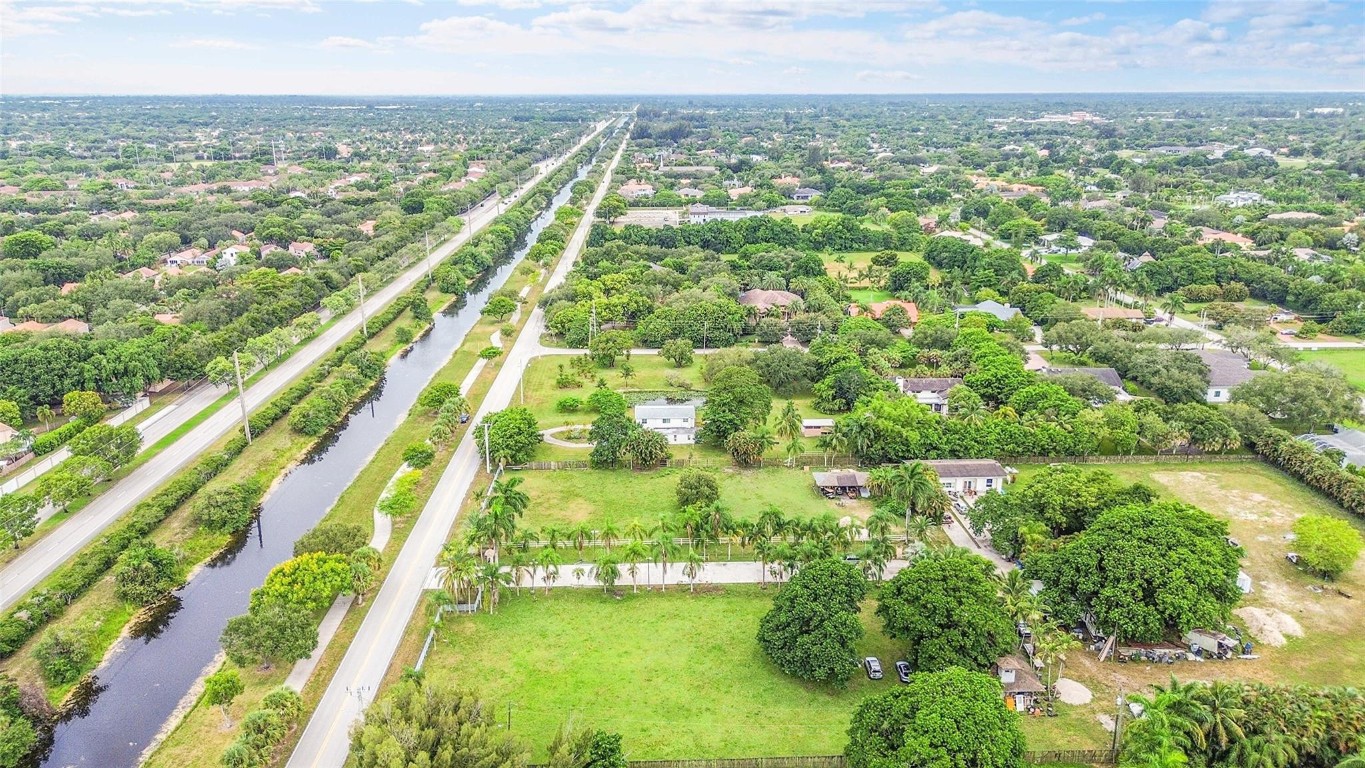 1201 N Old Hiatus Road, Plantation