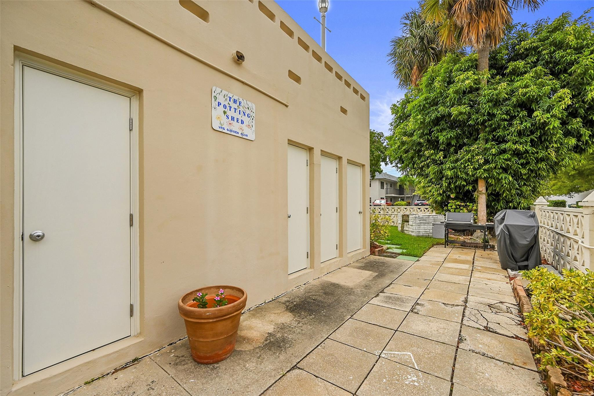 2111 NE 42nd Court 201w, Lighthouse Point Unit: 201w