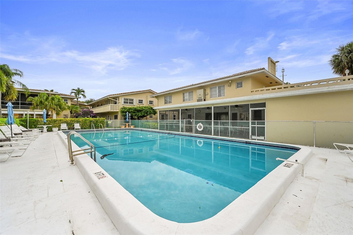 2111 NE 42nd Court 201w, Lighthouse Point Unit: 201w