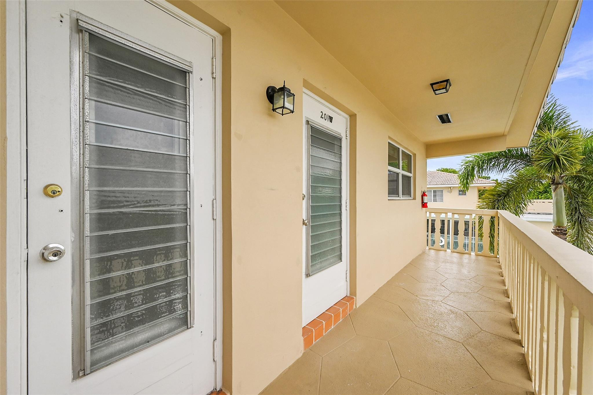 2111 NE 42nd Court 201w, Lighthouse Point Unit: 201w