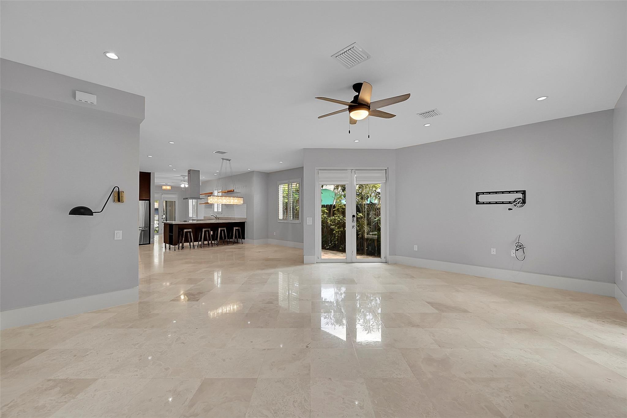 704 SW 16th St