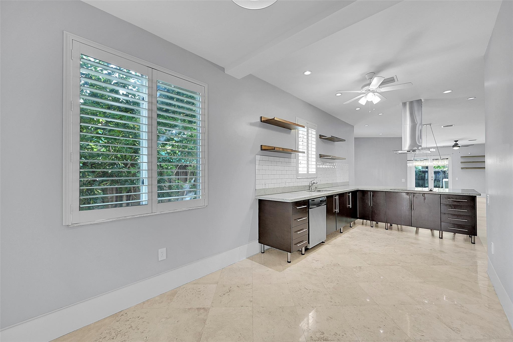 704 SW 16th St