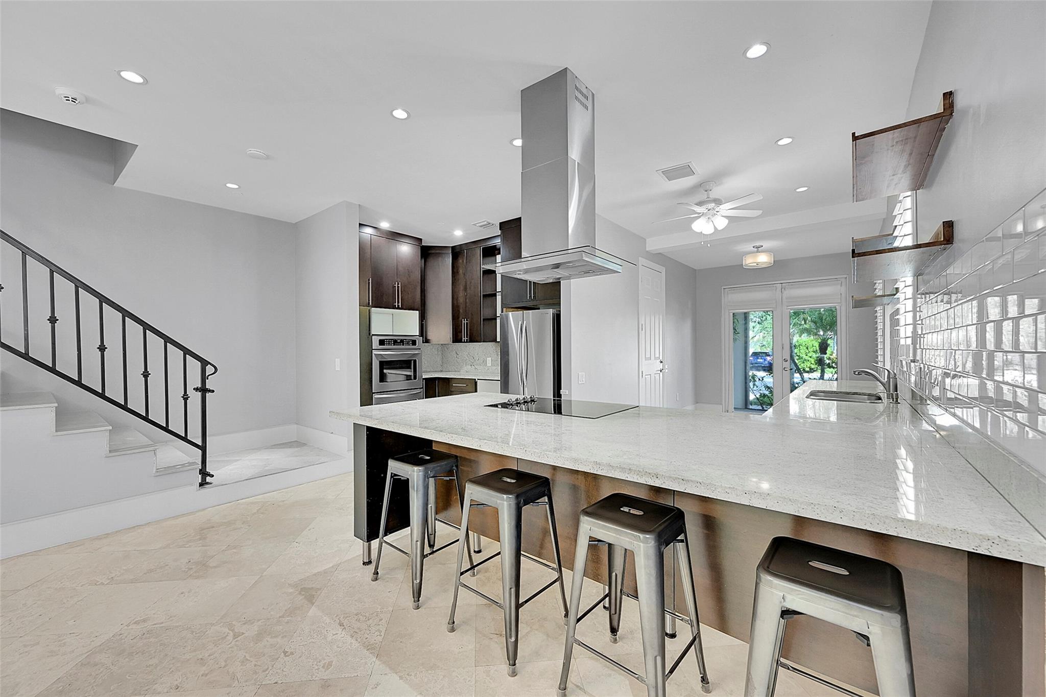 704 SW 16th St