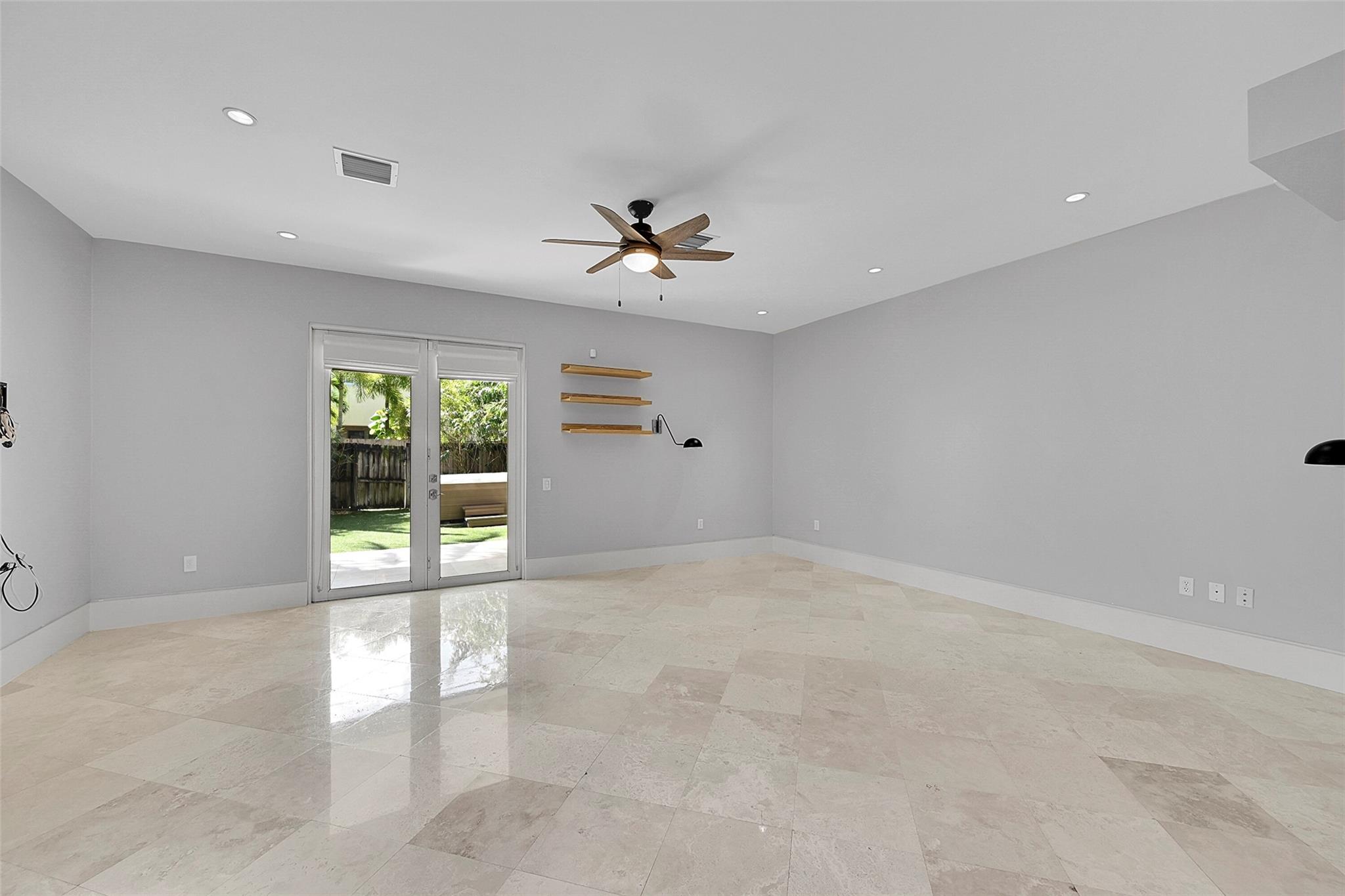 704 SW 16th St