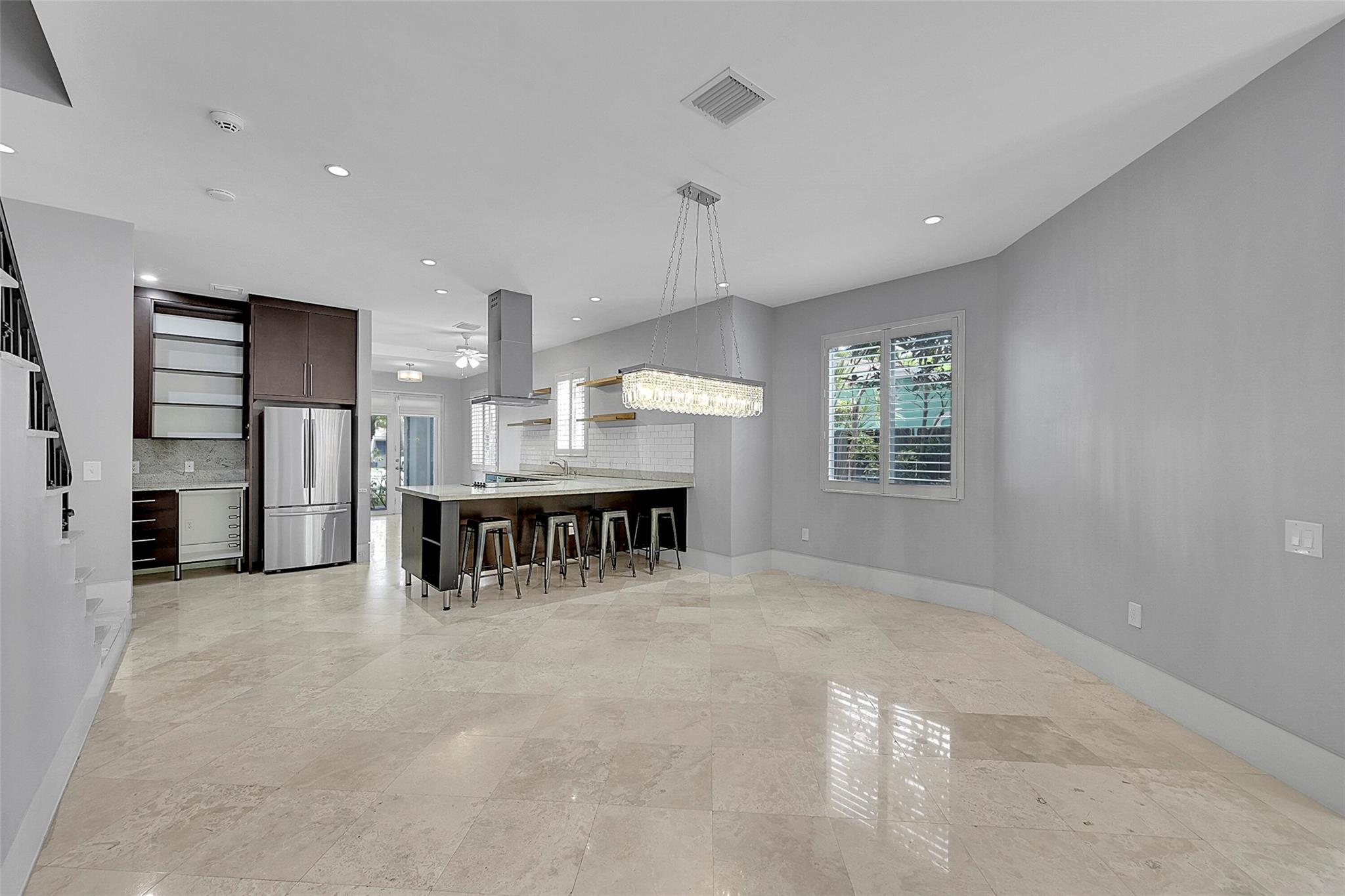 704 SW 16th St