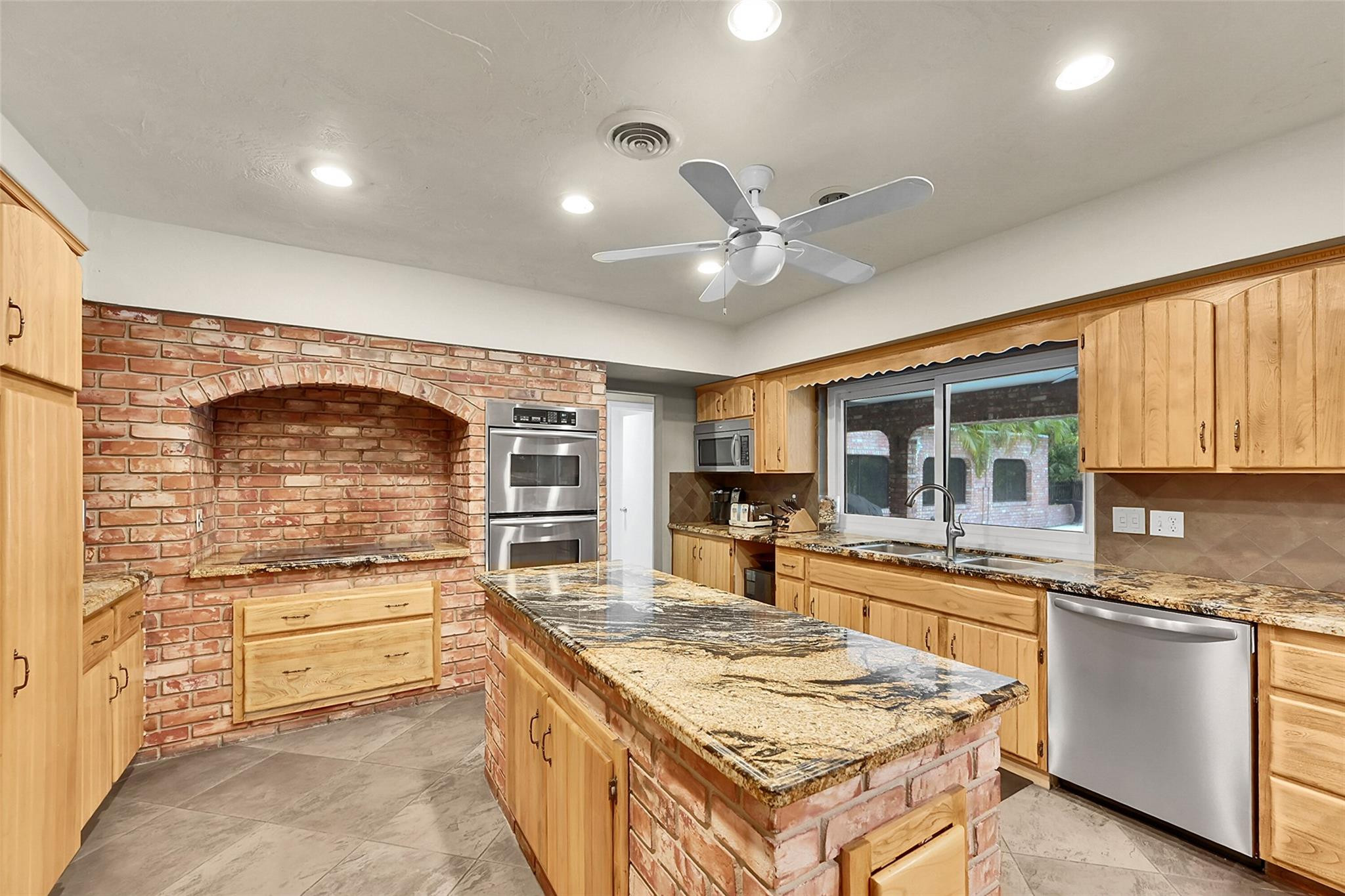 3999 NE 15th Avenue, Oakland Park