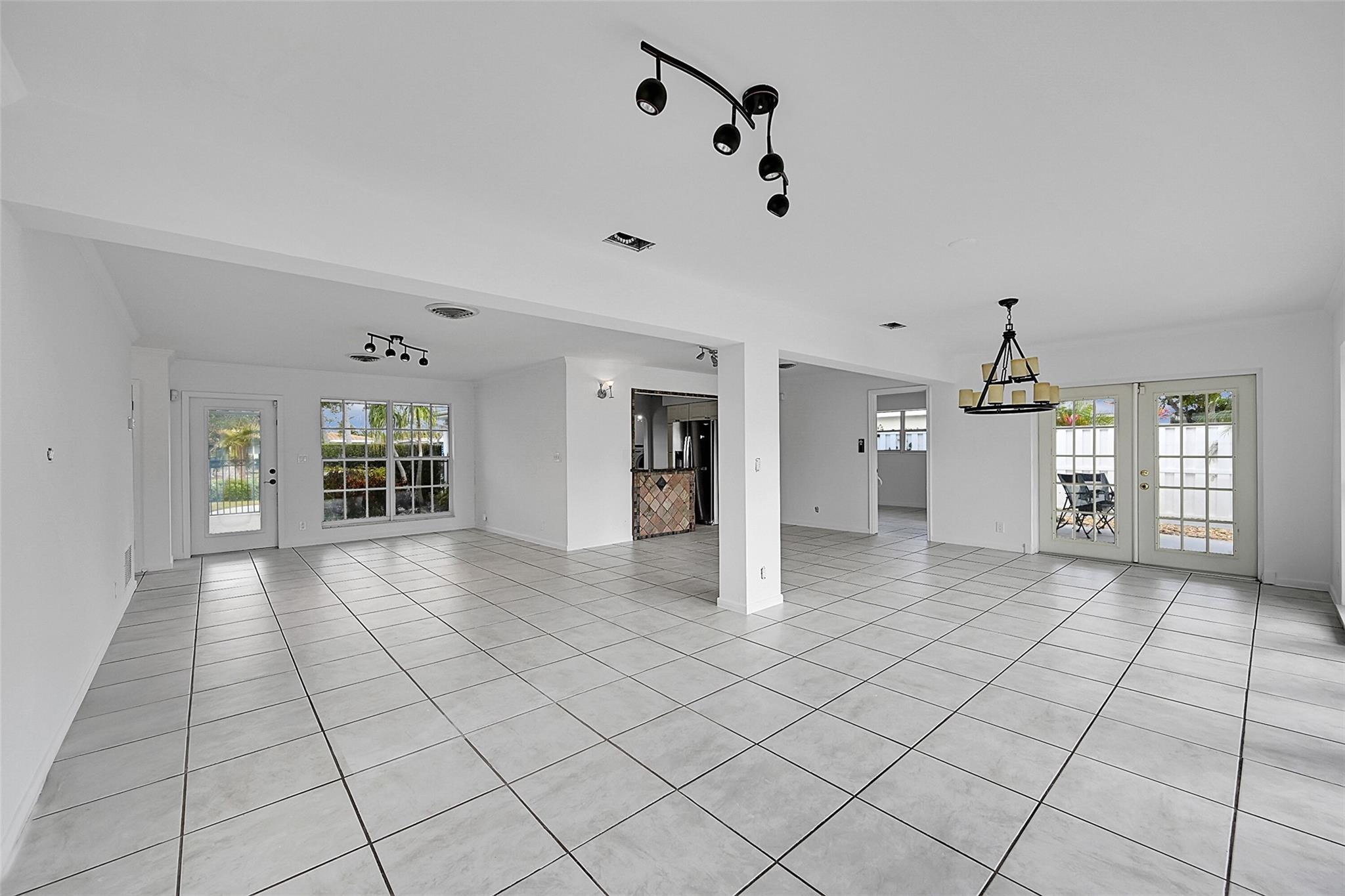 220 SE 10th Street, Pompano Beach