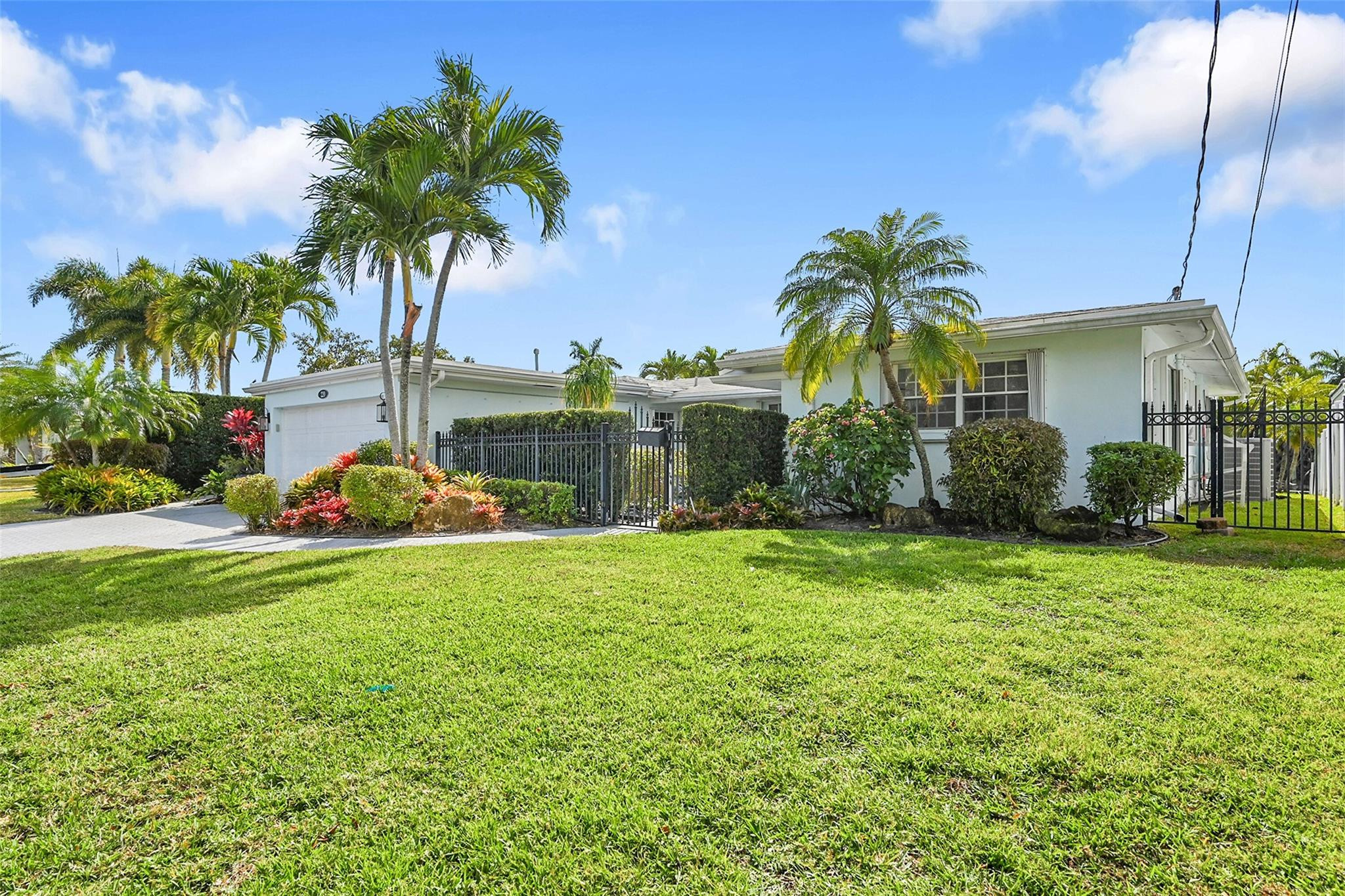 220 SE 10th Street, Pompano Beach