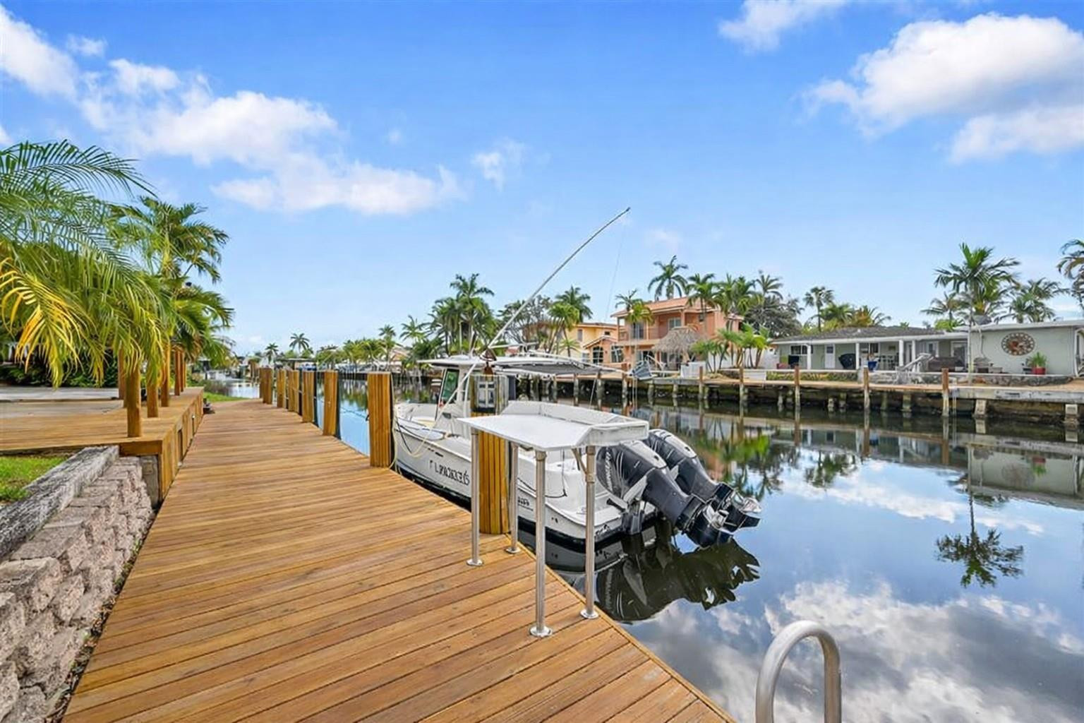 220 SE 10th Street, Pompano Beach