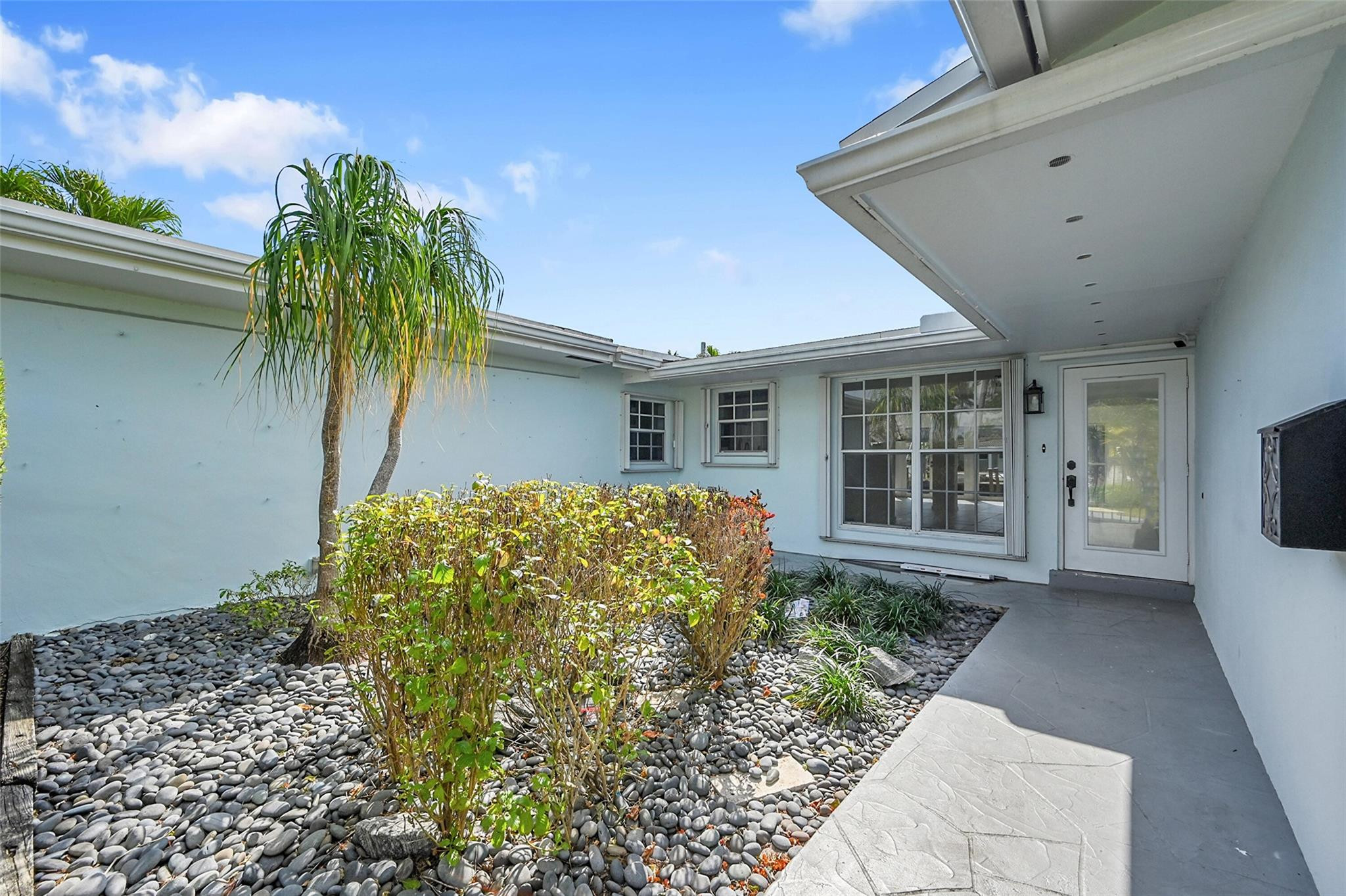 220 SE 10th Street, Pompano Beach